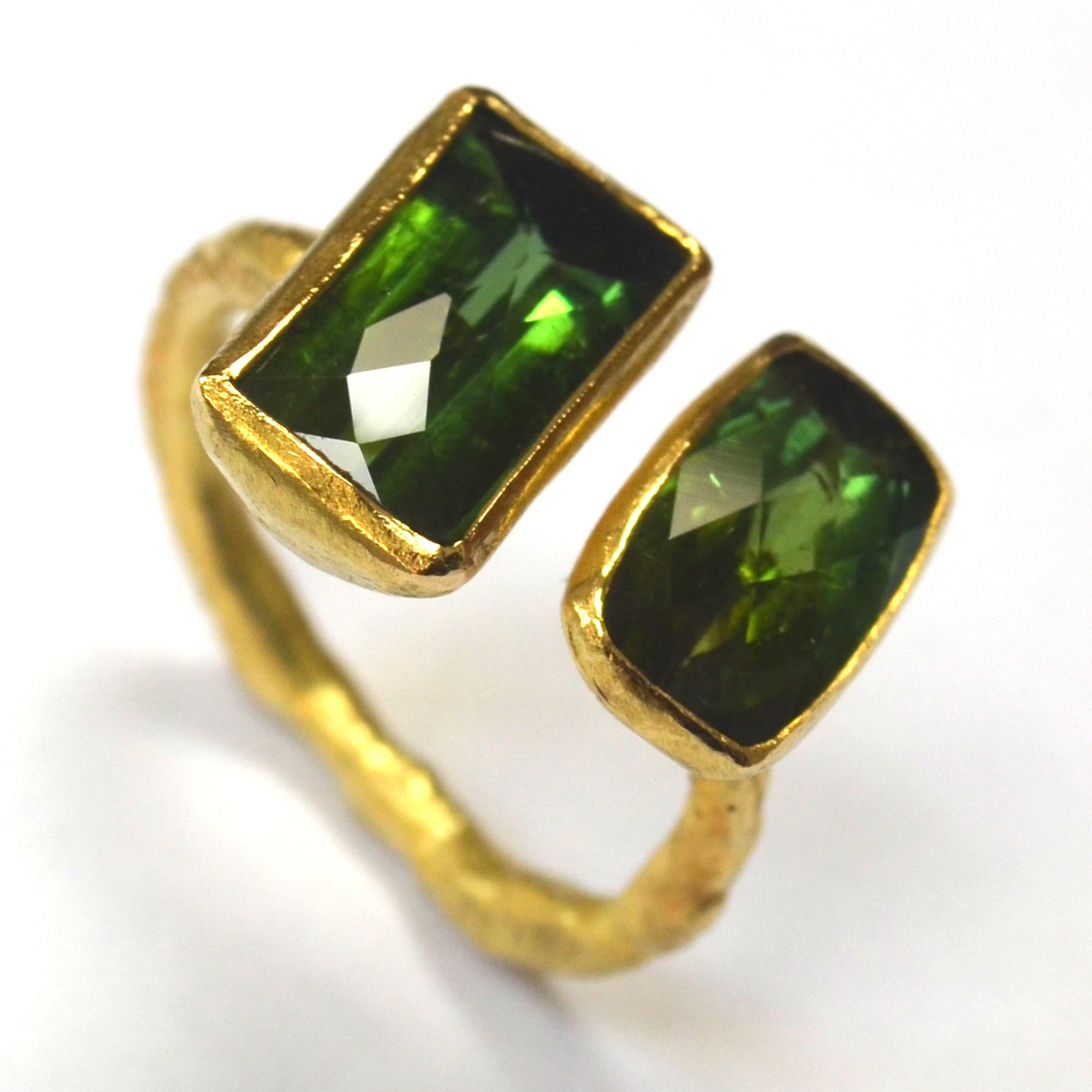 Two Chequerboard Green Tourmalines 18 Carat Gold Cocktail Ring For Sale 1