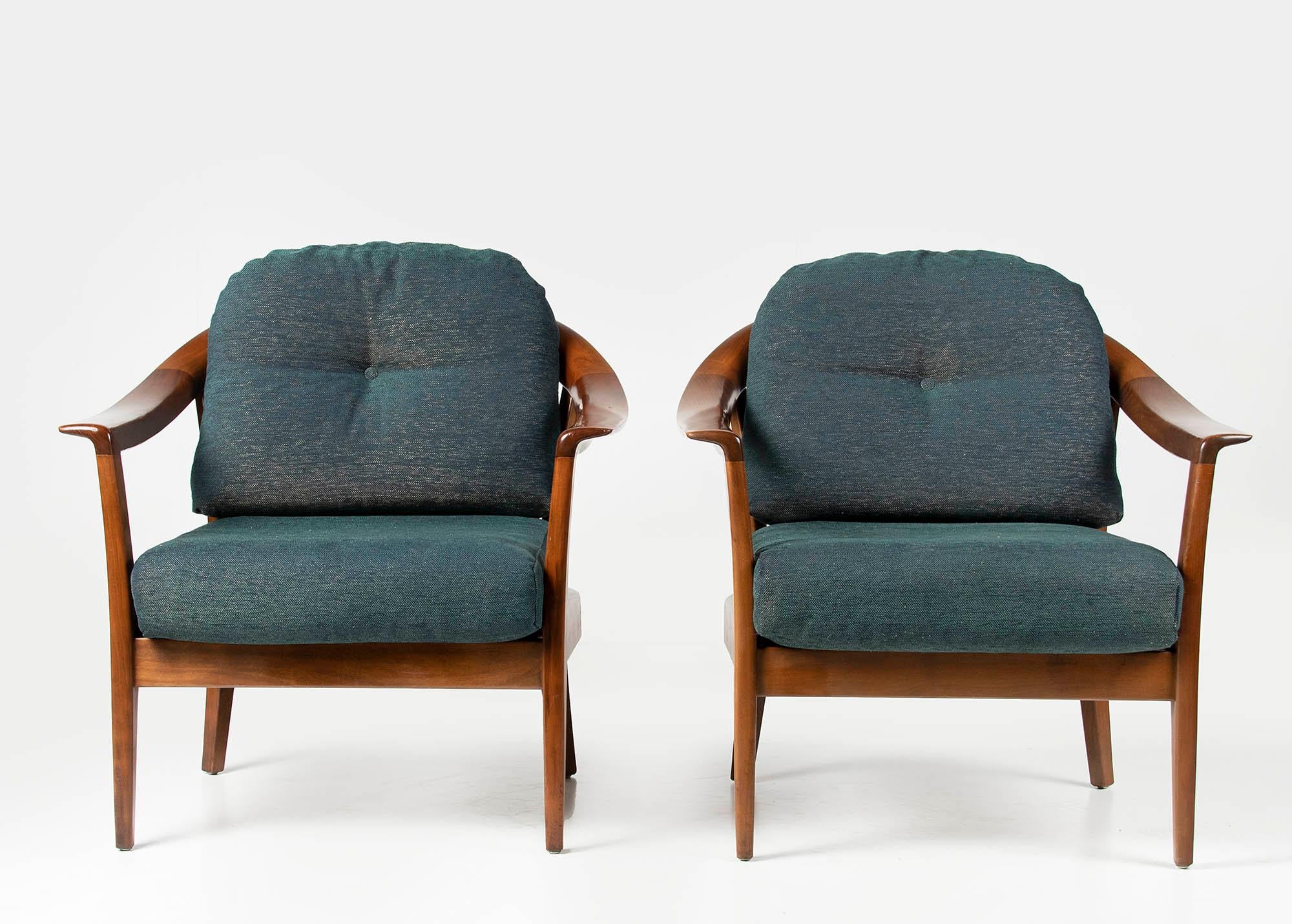 Hand-Crafted Two Cherrywood Easy Chairs with Sidetable made by Wilhelm Knoll Mid-20th Century