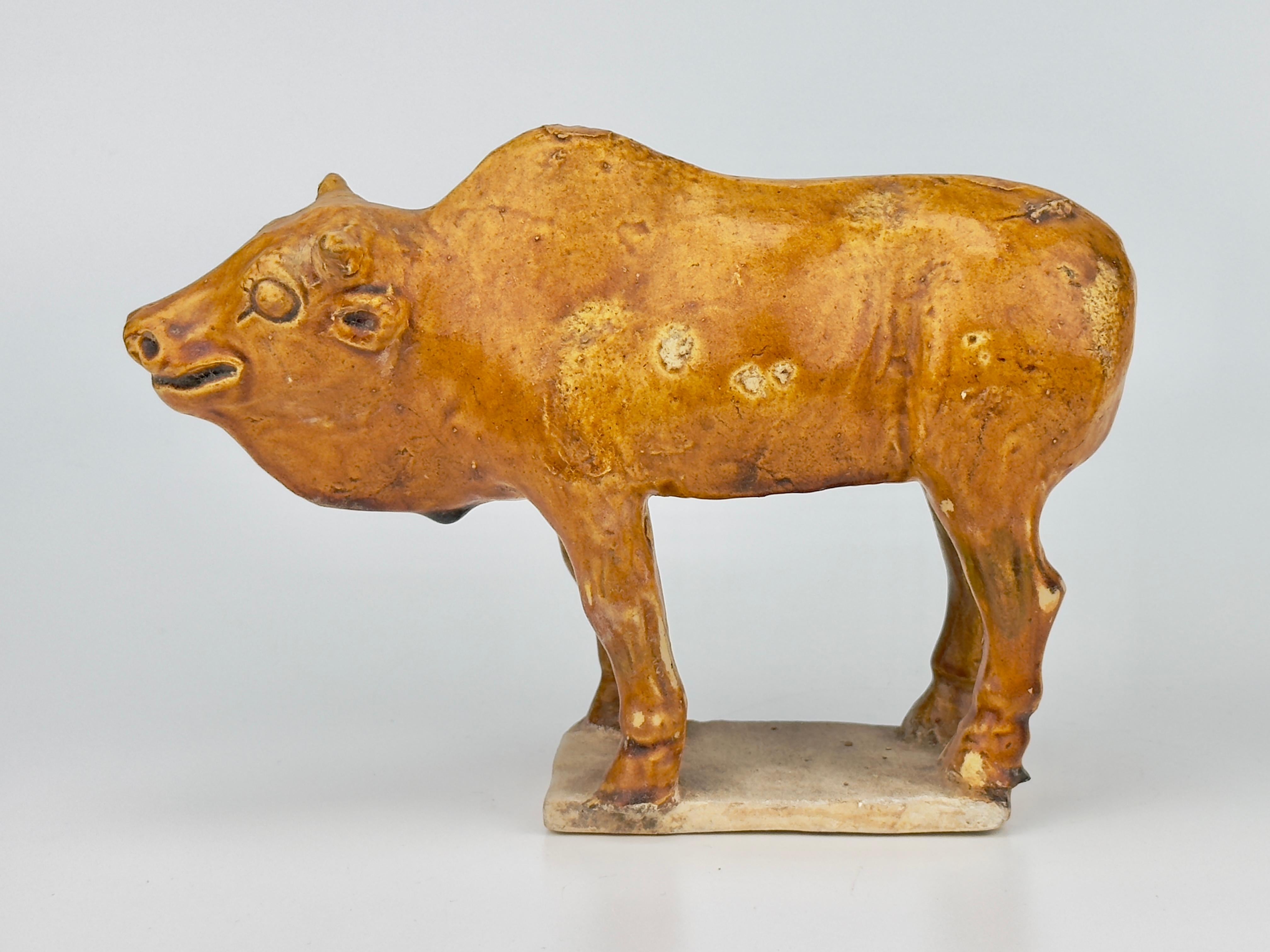 Two Chestnut-glazed Pottery Figure of Sacred Bulls, Tang Dynasty For Sale 3