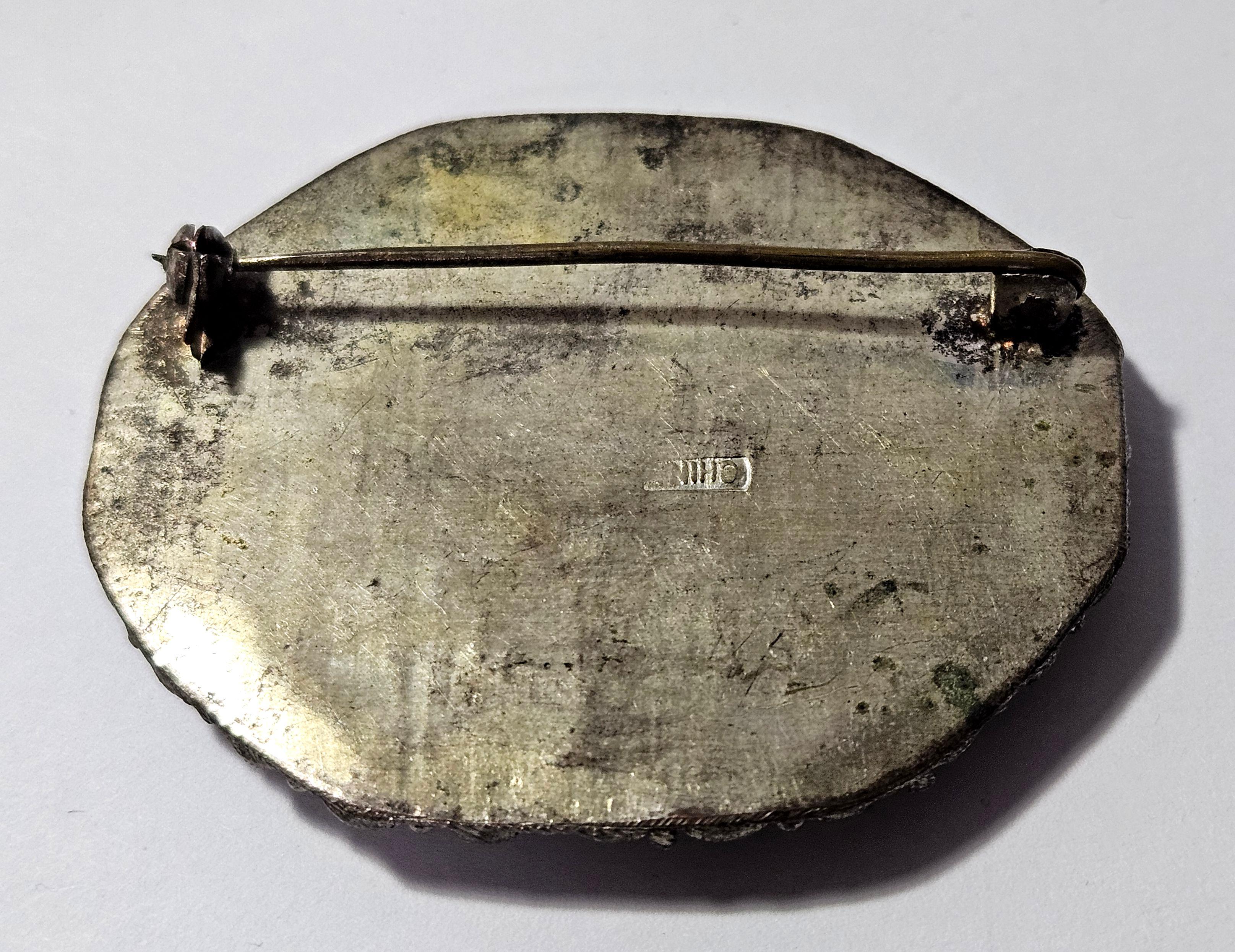 Dos broches antiguos chinos de cinabrio Ric#JD012-1&2 en venta 1