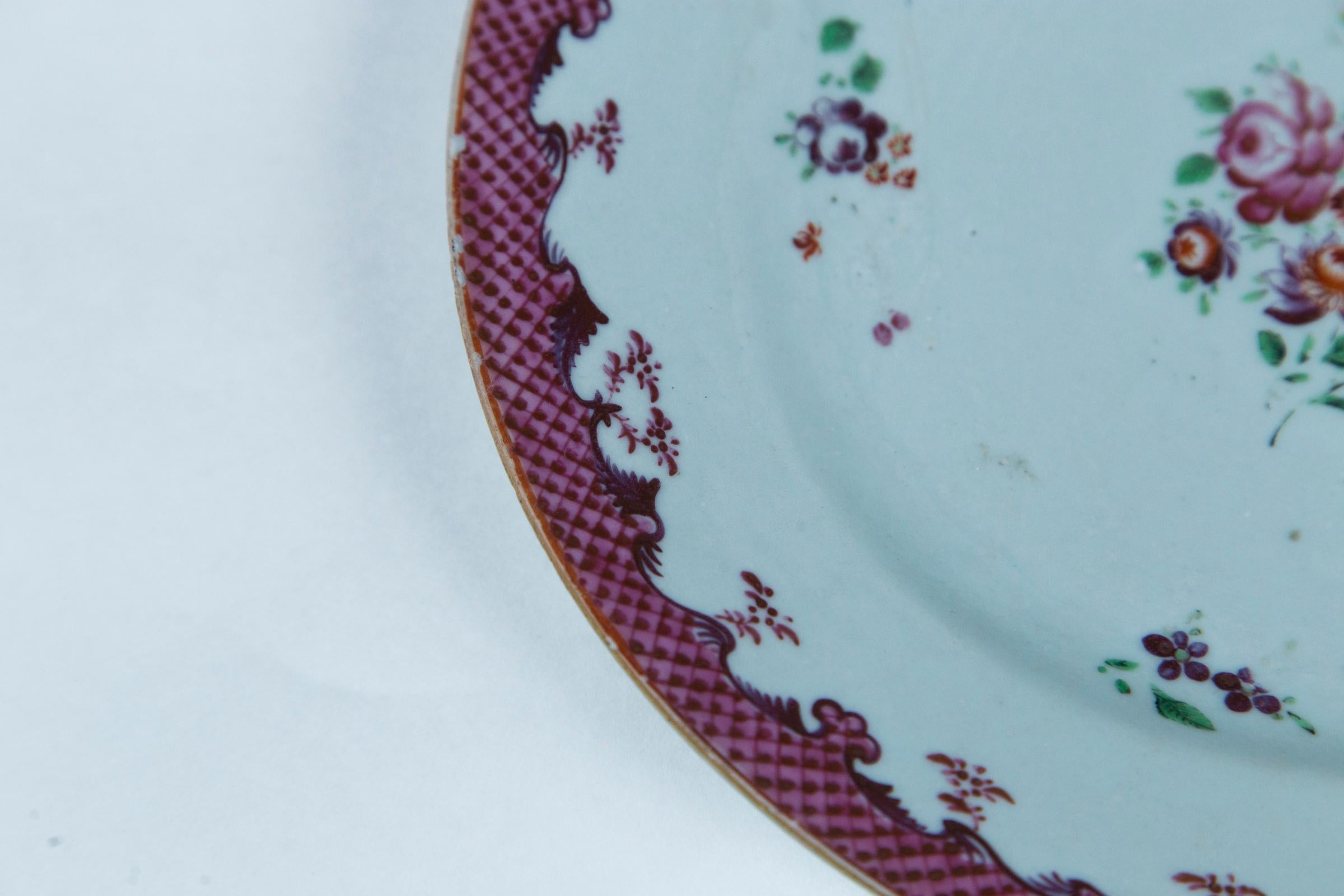 Two Chinese Export Porcelain Plates, Early 19th Century For Sale 2