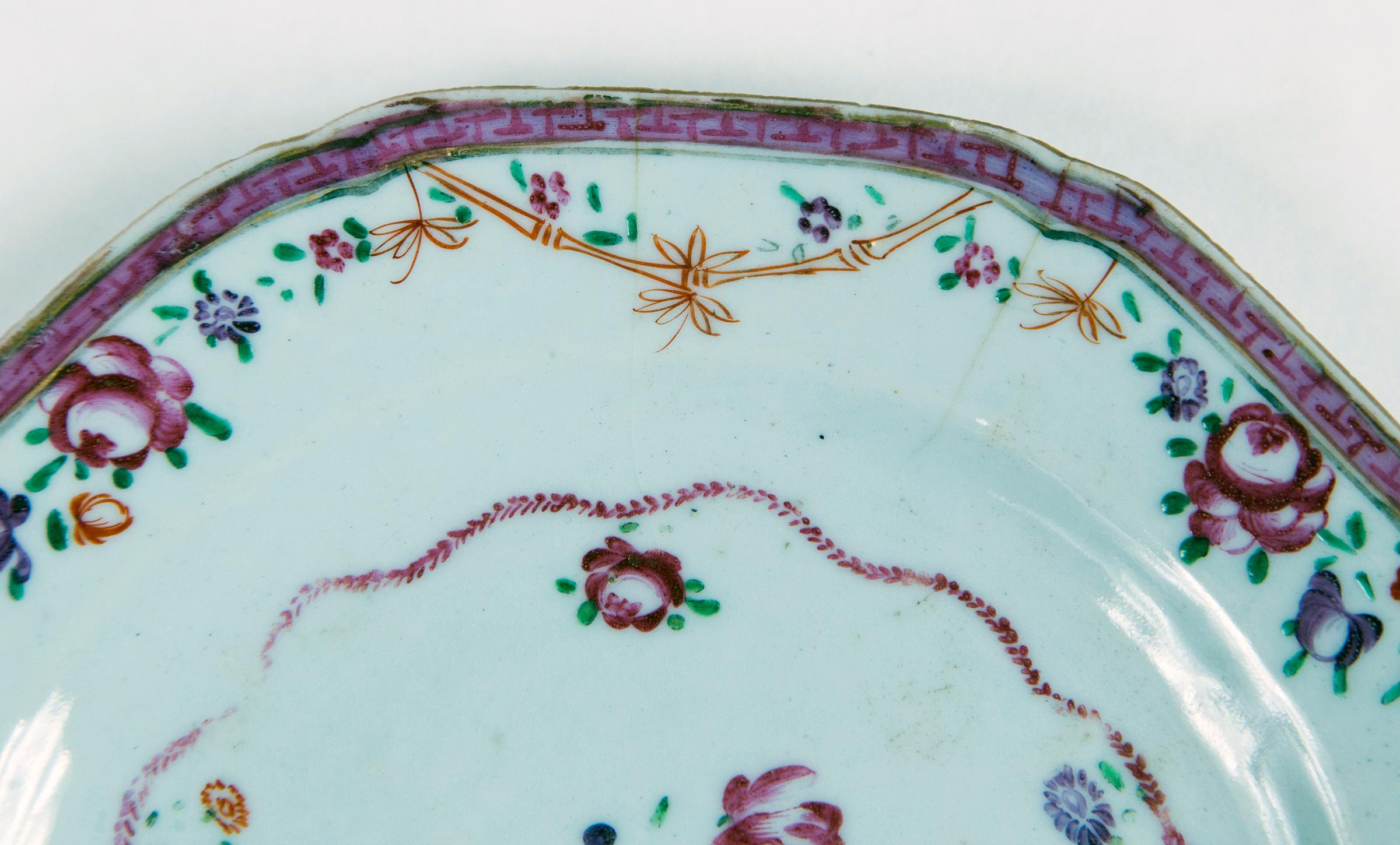 XIXe siècle Deux assiettes en porcelaine d'exportation chinoise, début du 19ème siècle en vente