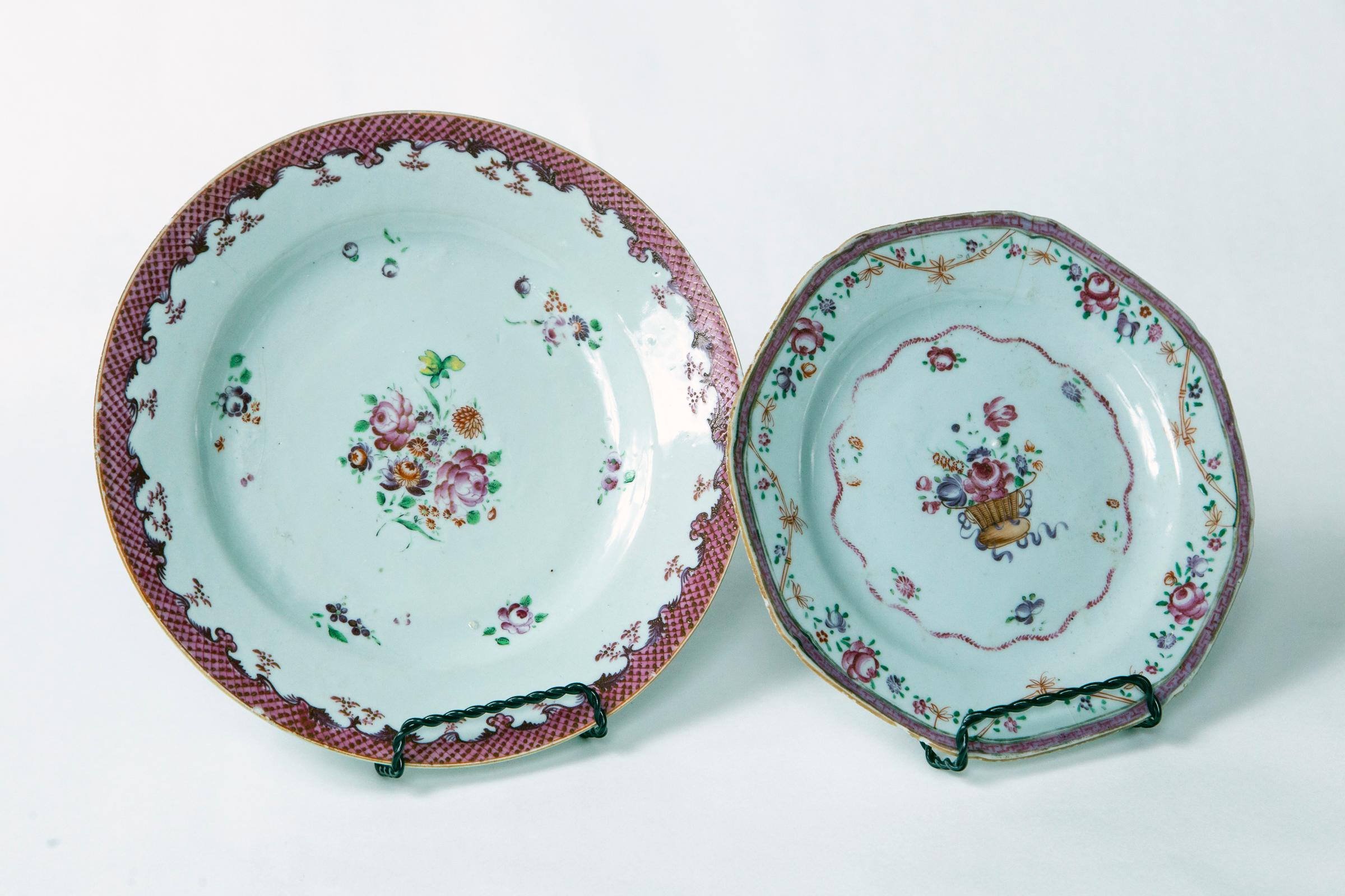 Porcelaine Deux assiettes en porcelaine d'exportation chinoise, début du 19ème siècle en vente