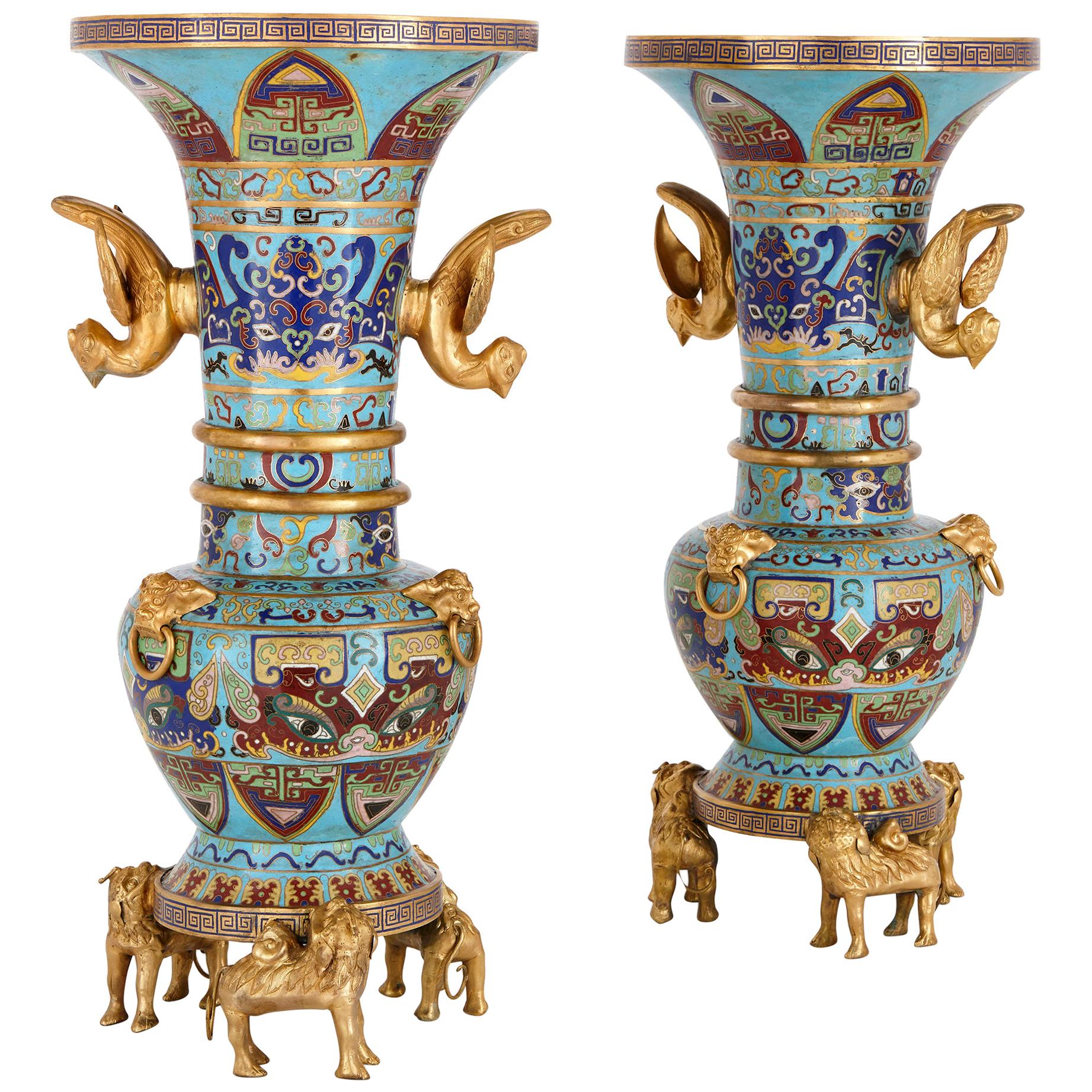 Deux vases chinois en bronze doré et émail cloisonné