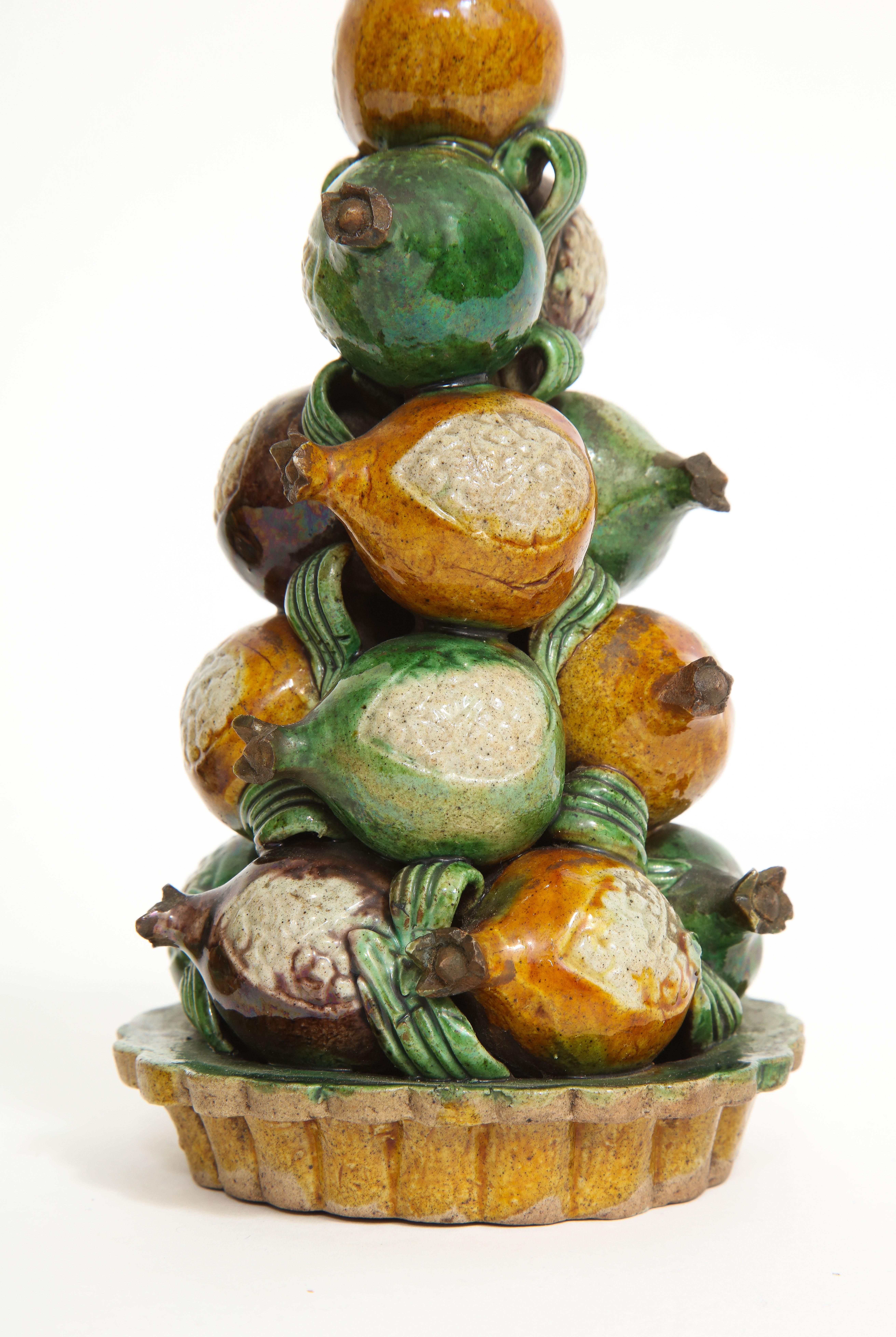 Deux présentoirs à fruits en porcelaine de Chine Kangxi, A.C.I.C., main de bouddhas et grenades en vente 4