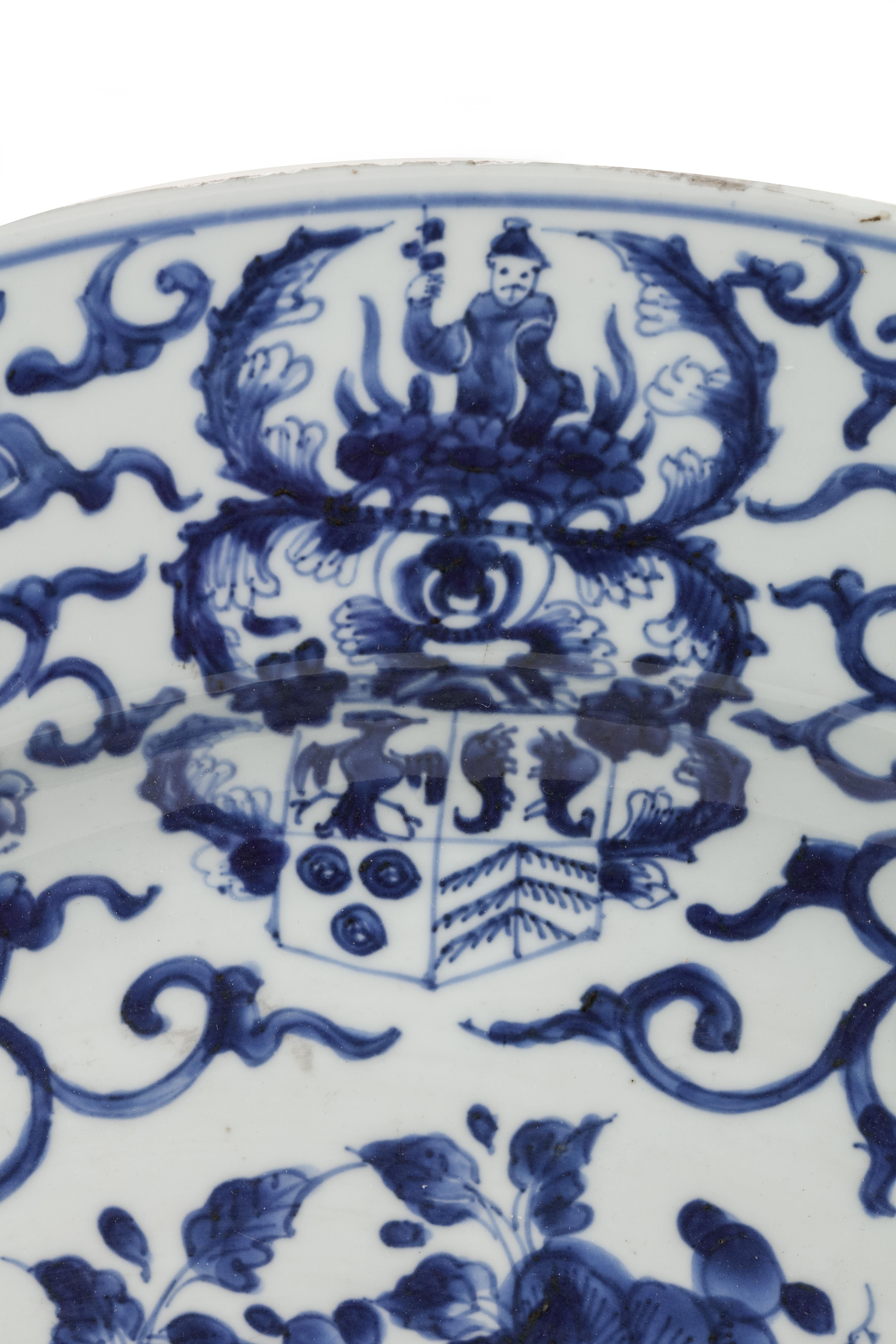 A pair of very large Chinese armorial export blue and white porcelain 'Pelgrom' chargers

Kangxi period, circa 1710

The two chargers, decorated in the centre in typical Chinese style, one with a bird on a rock, the other with a flying insect,