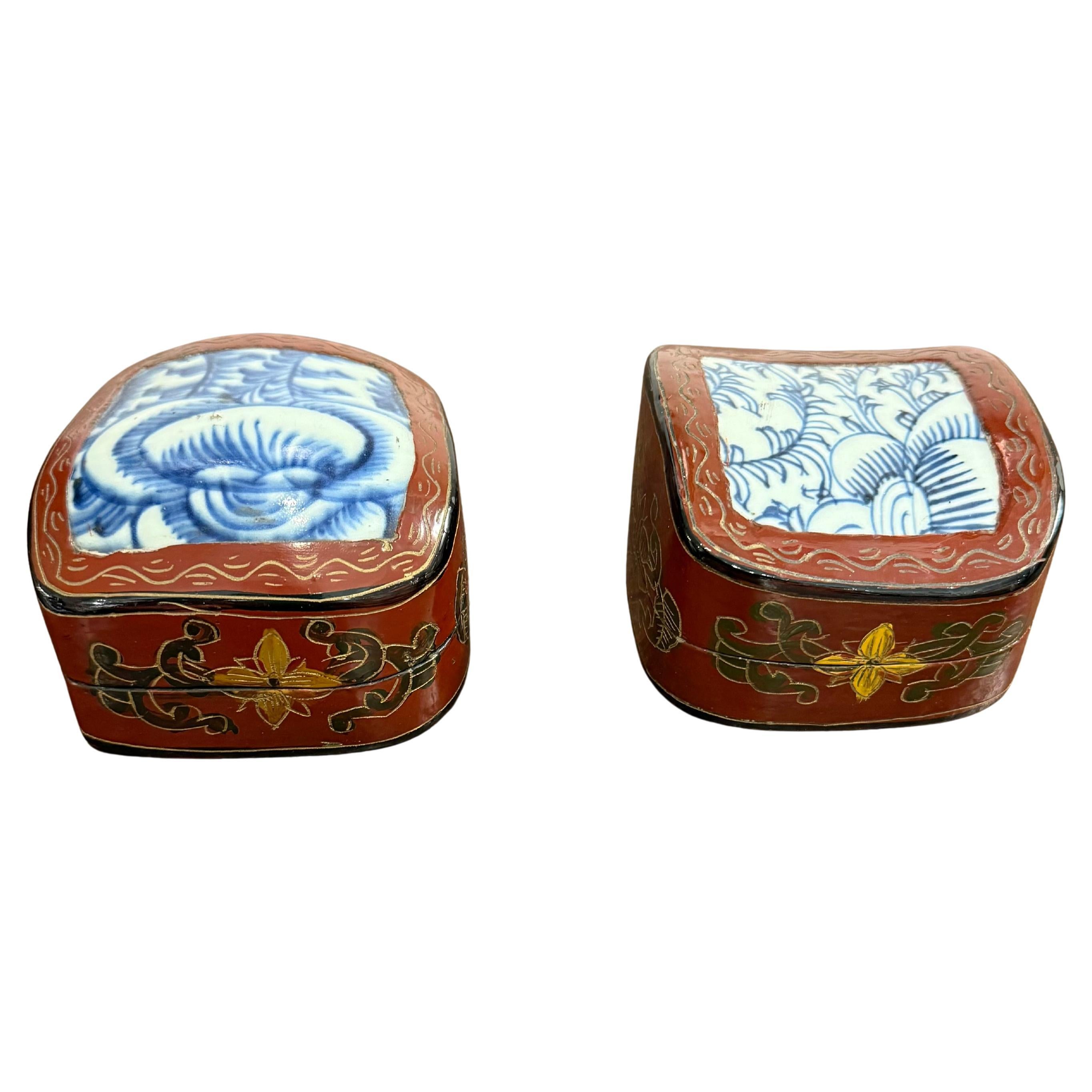Two Chinese Red Lacquered Lidded Boxes with Blue and White Insert, 20th Century For Sale