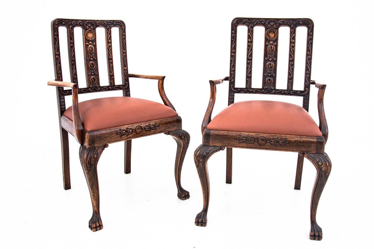 Sitzgarnitur im Chippendale-Stil, um 1900.

Sehr guter Zustand.

Maße: Sessel Höhe 97 cm, Höhe der Sitzfläche 46 cm, Breite 57 cm, Tiefe 58 cm.