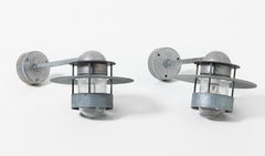 Dos lámparas clásicas de exterior Louis Poulsen "Albertslund" de Jens Møller-Jensen