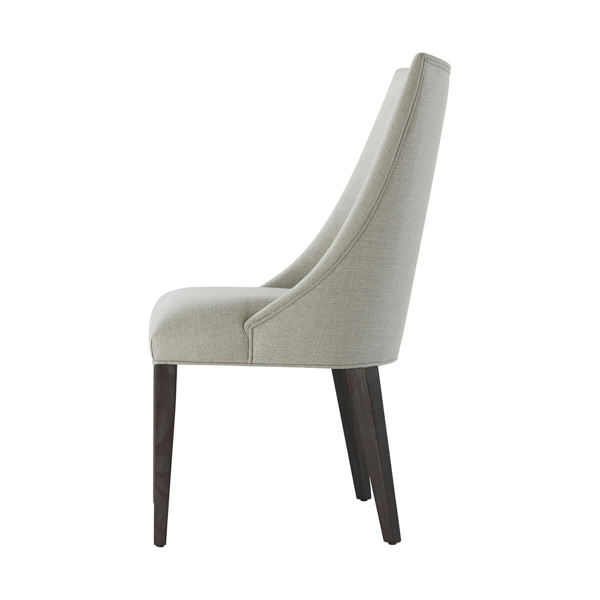 Zwei Classic gepolsterte Scoop Back Beistellstühle - Dark Rowan (Vietnamesisch) im Angebot