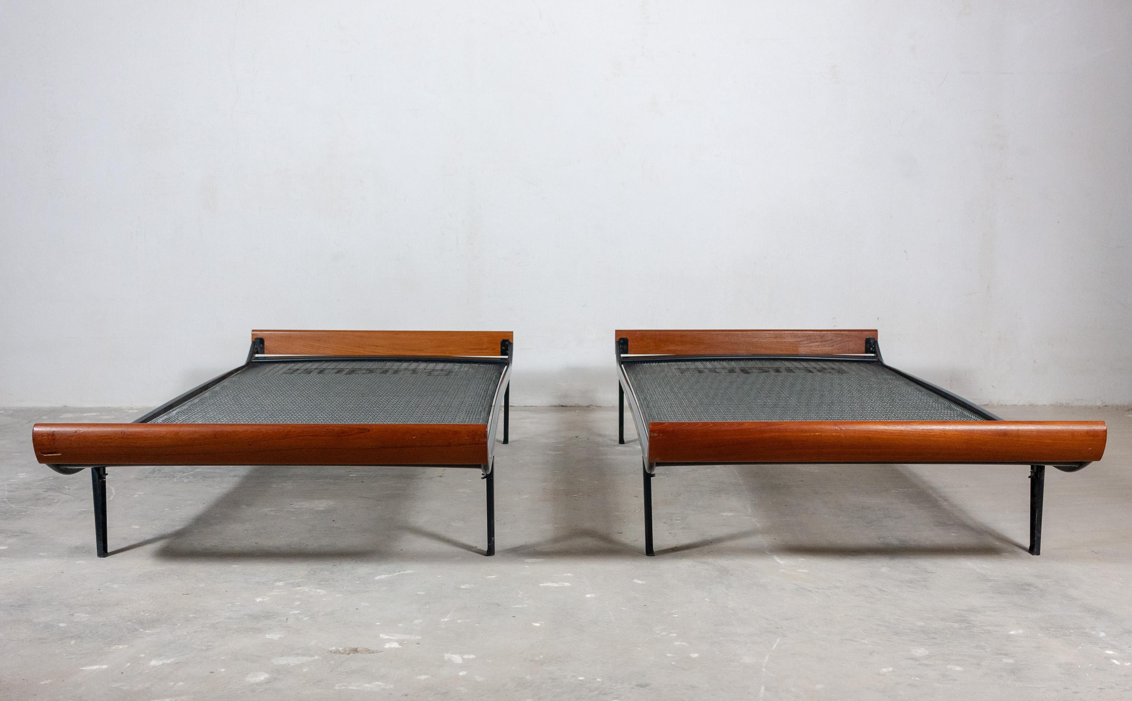 Two Cleopatra Daybeds, Dick Cordemeijer for Auping 1