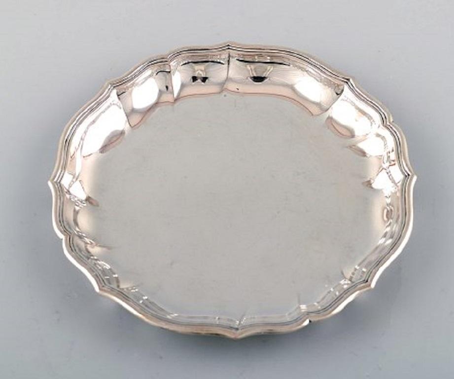 Two Cohr, large bottle trays in silver .830.
In very good condition.
Stamped. 1930s-1940s. Cohr. JS = Jens Sigsgaard.
Measures 14.7 cm.