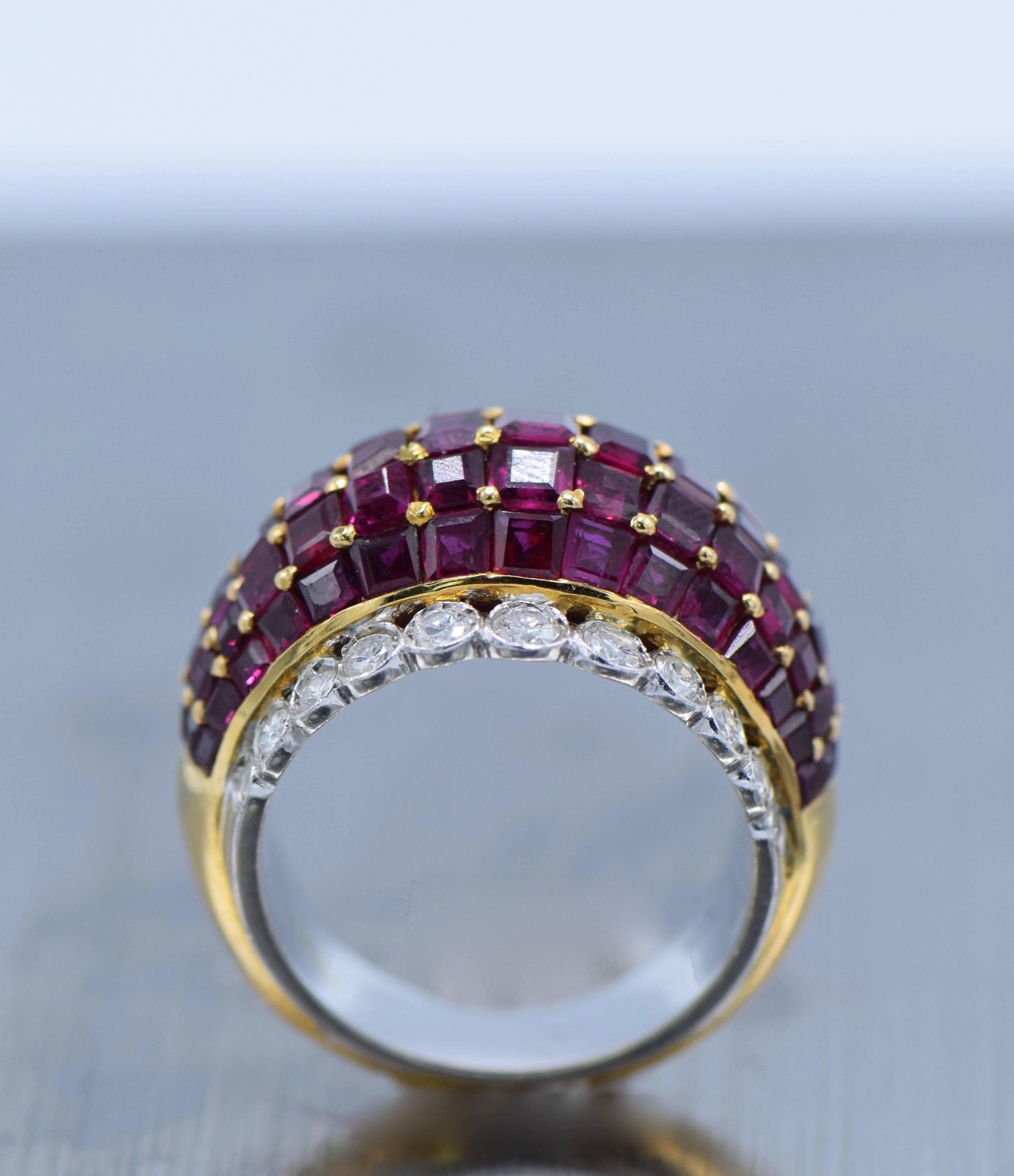 Bague bombée en or bicolore, rubis 7 carats et diamants Excellent état - En vente à New York, NY