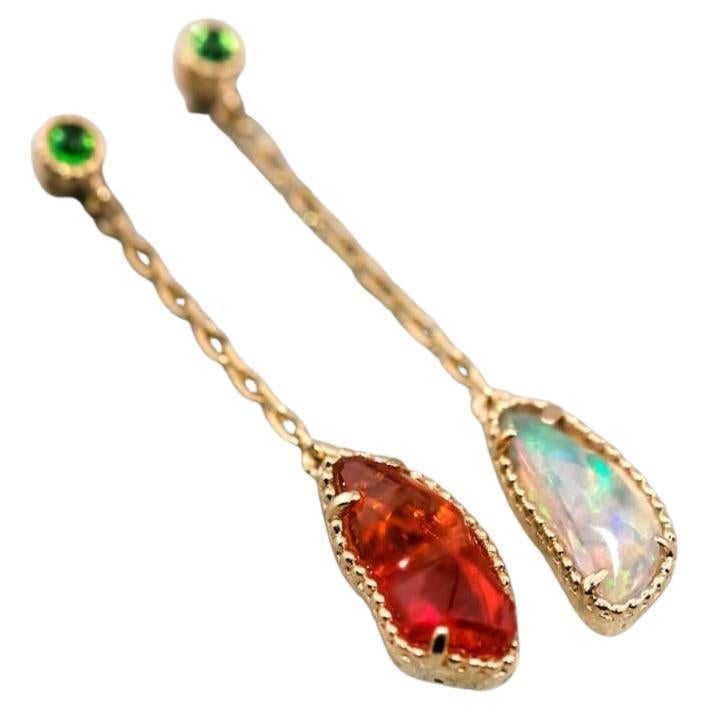 Boucles d'oreilles en goutte en or jaune 18 carats, opale de feu mexicaine et tsavorite bicolore