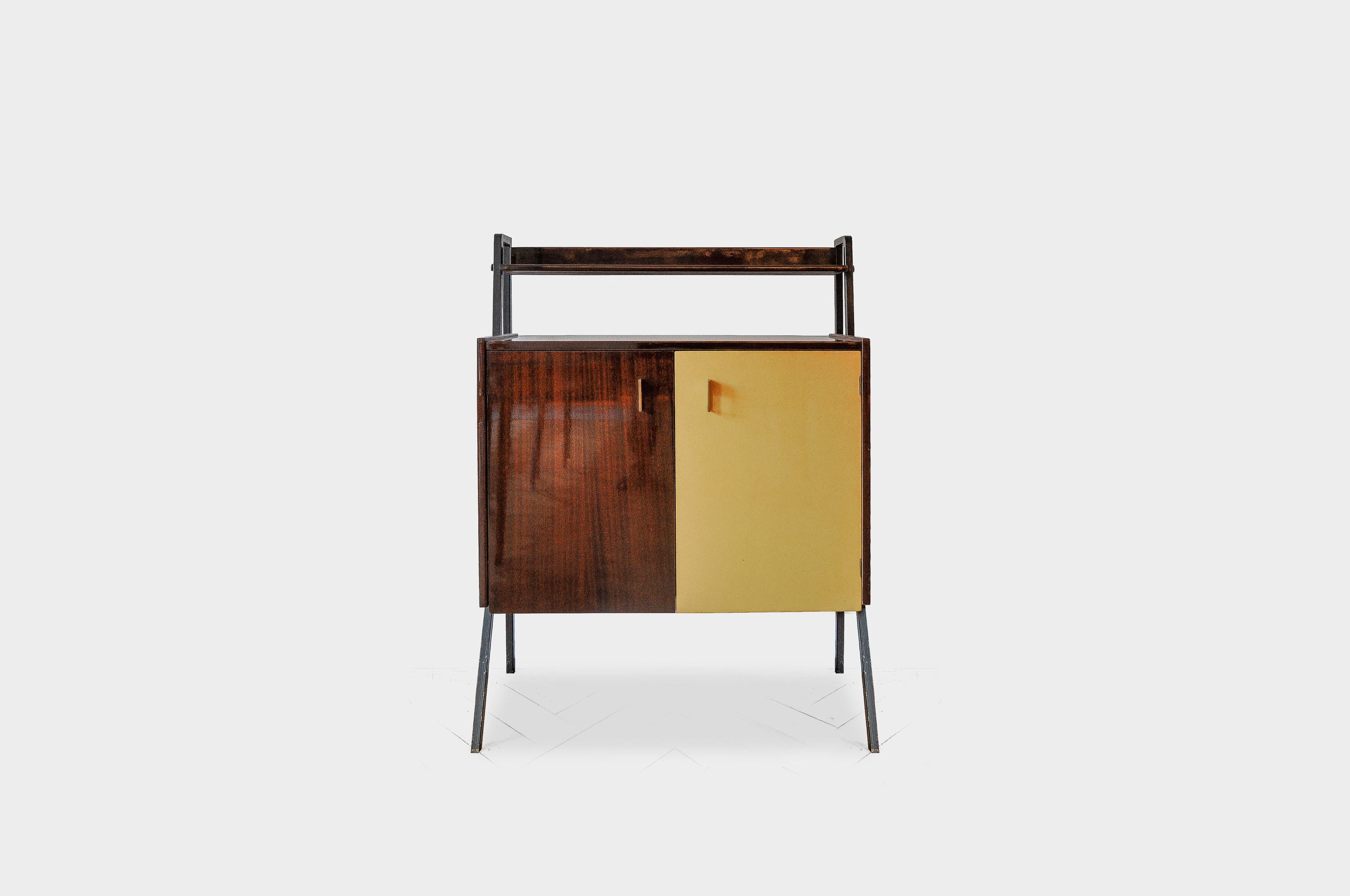 Two-Colored Italian Mid-Century Modern Bar Cabinet in the Manner of Gio Ponti In Good Condition In Zürich, CH