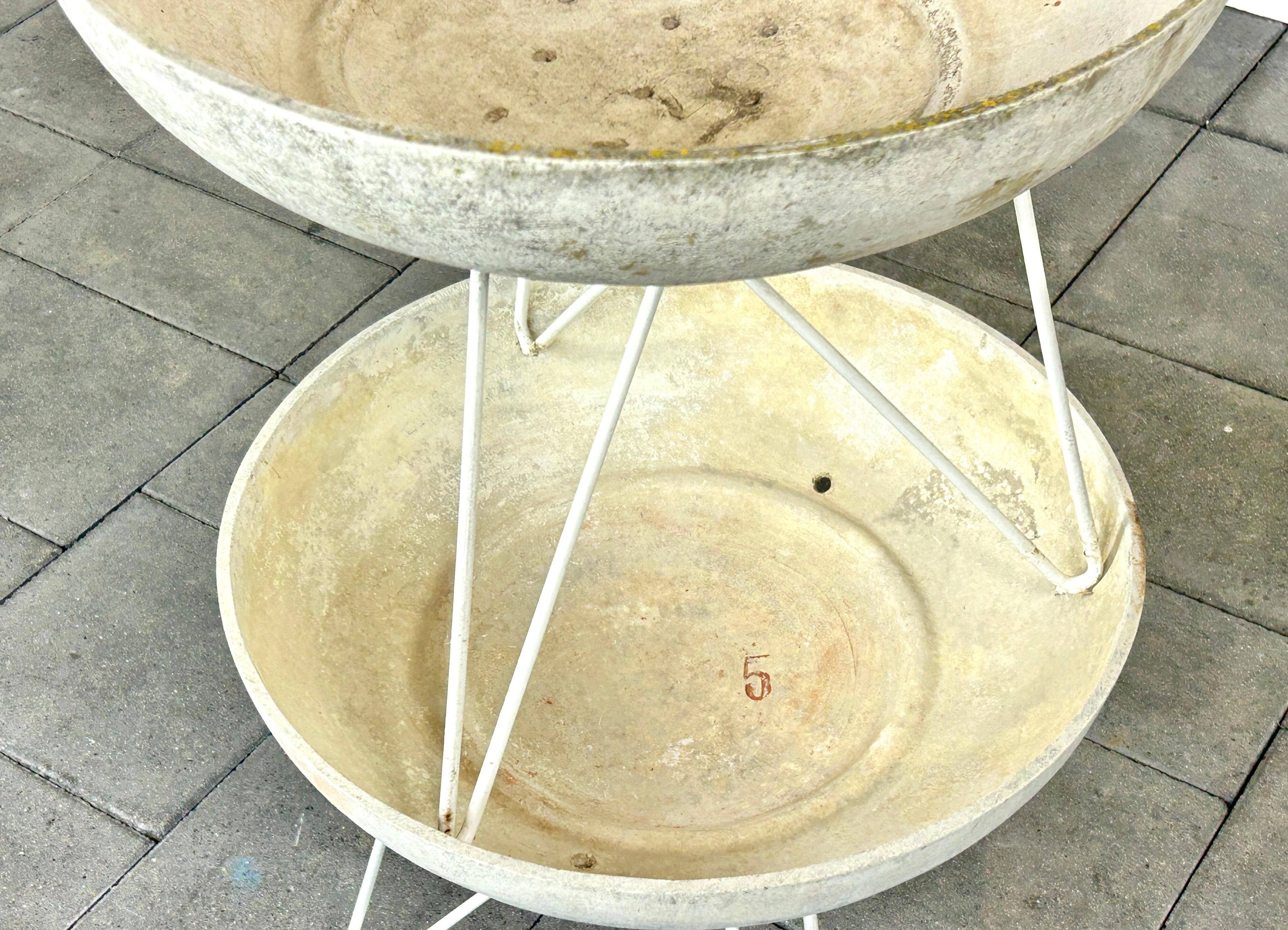 Two Concrete planters designed by Willy Guhl for Ethernit, 1960ies In Good Condition In Offenburg, Baden Wurthemberg