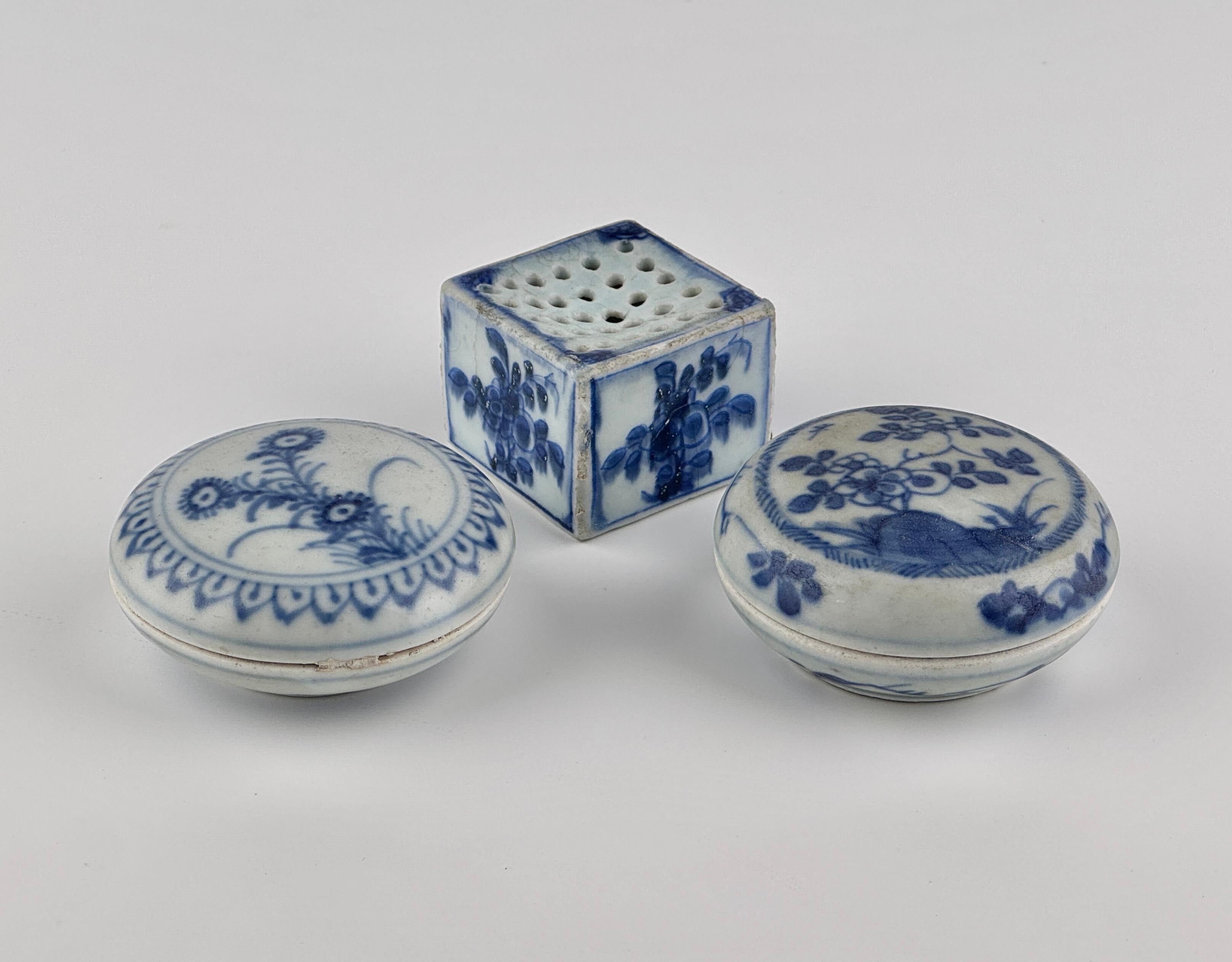 Deux boîtes à cosmétiques et une boîte carrée provenant d'un navire de Mau, Dynastie Qing, époque Yongzheng en vente 3