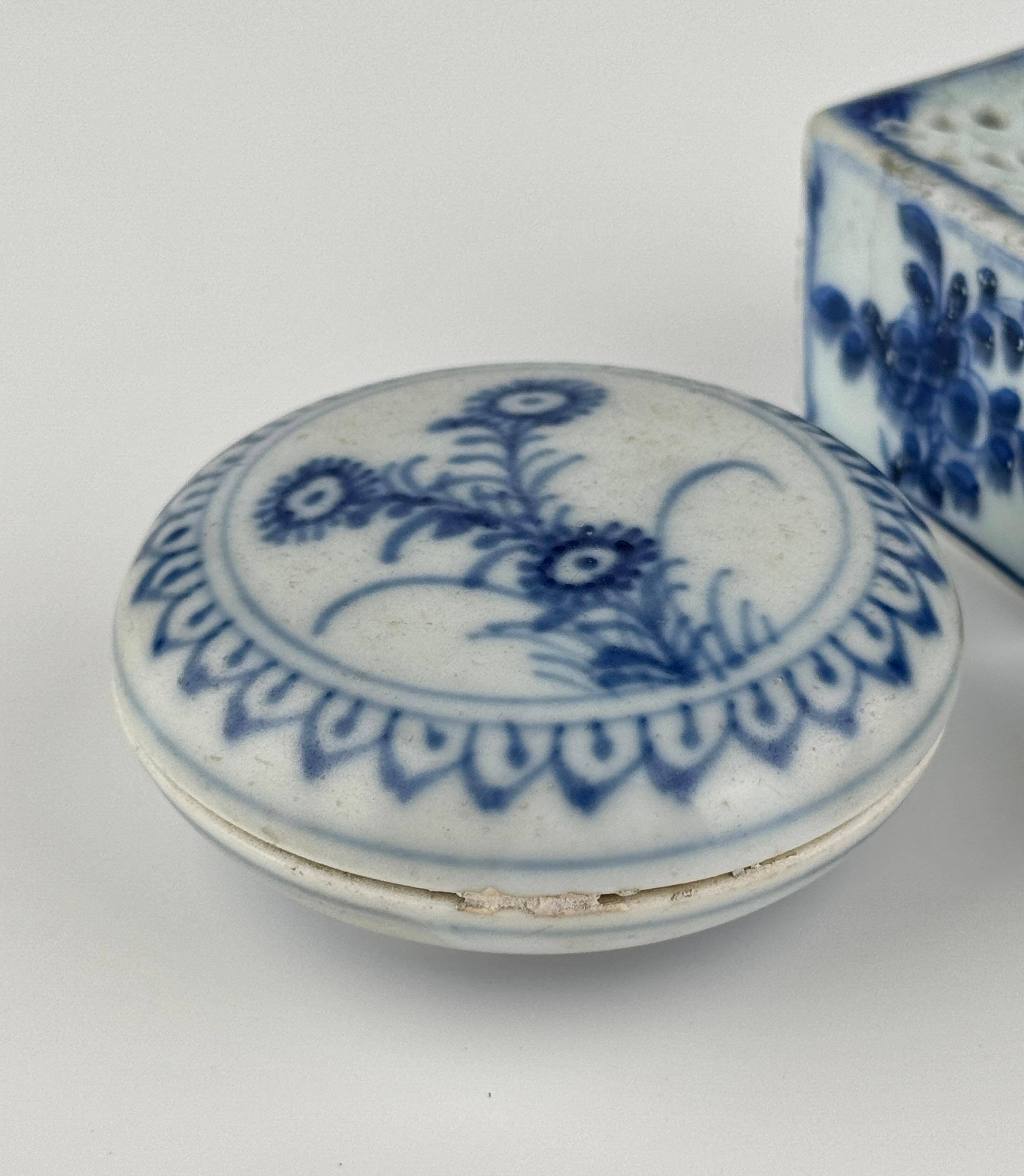 Vernissé Deux boîtes à cosmétiques et une boîte carrée provenant d'un navire de Mau, Dynastie Qing, époque Yongzheng en vente