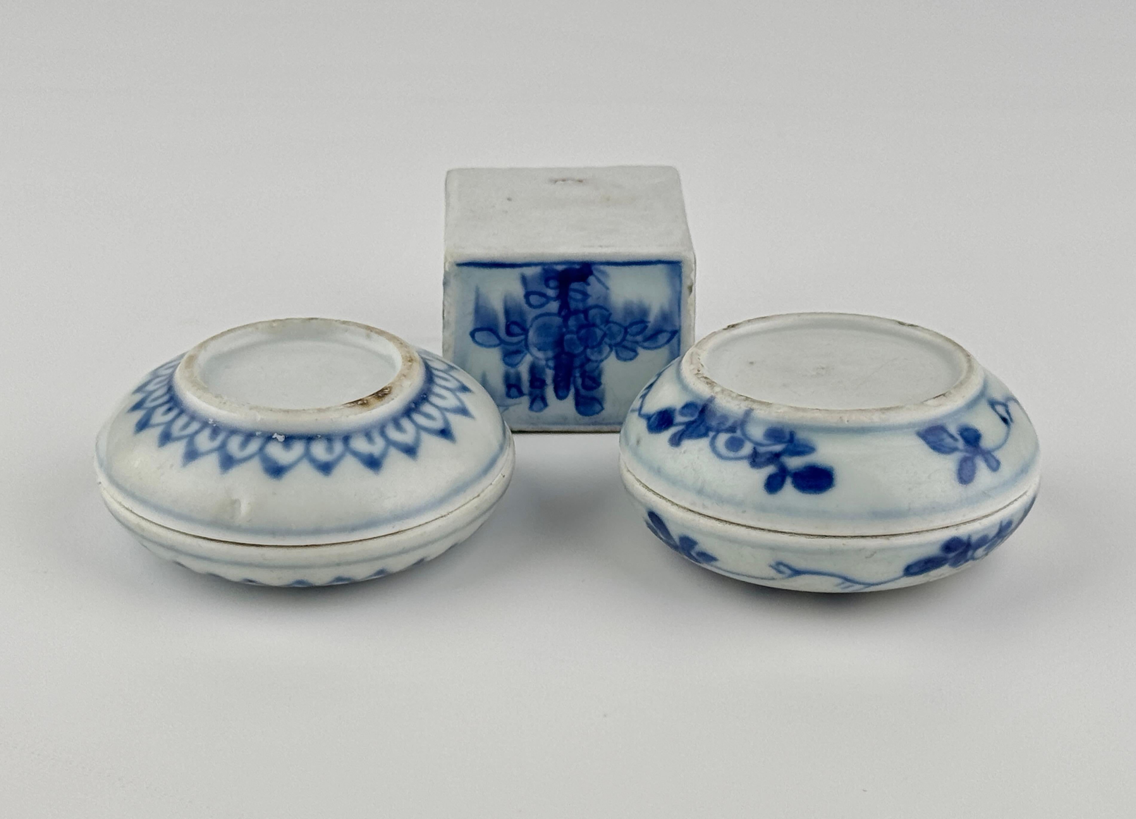 Deux boîtes à cosmétiques et une boîte carrée provenant d'un navire de Mau, Dynastie Qing, époque Yongzheng en vente 1