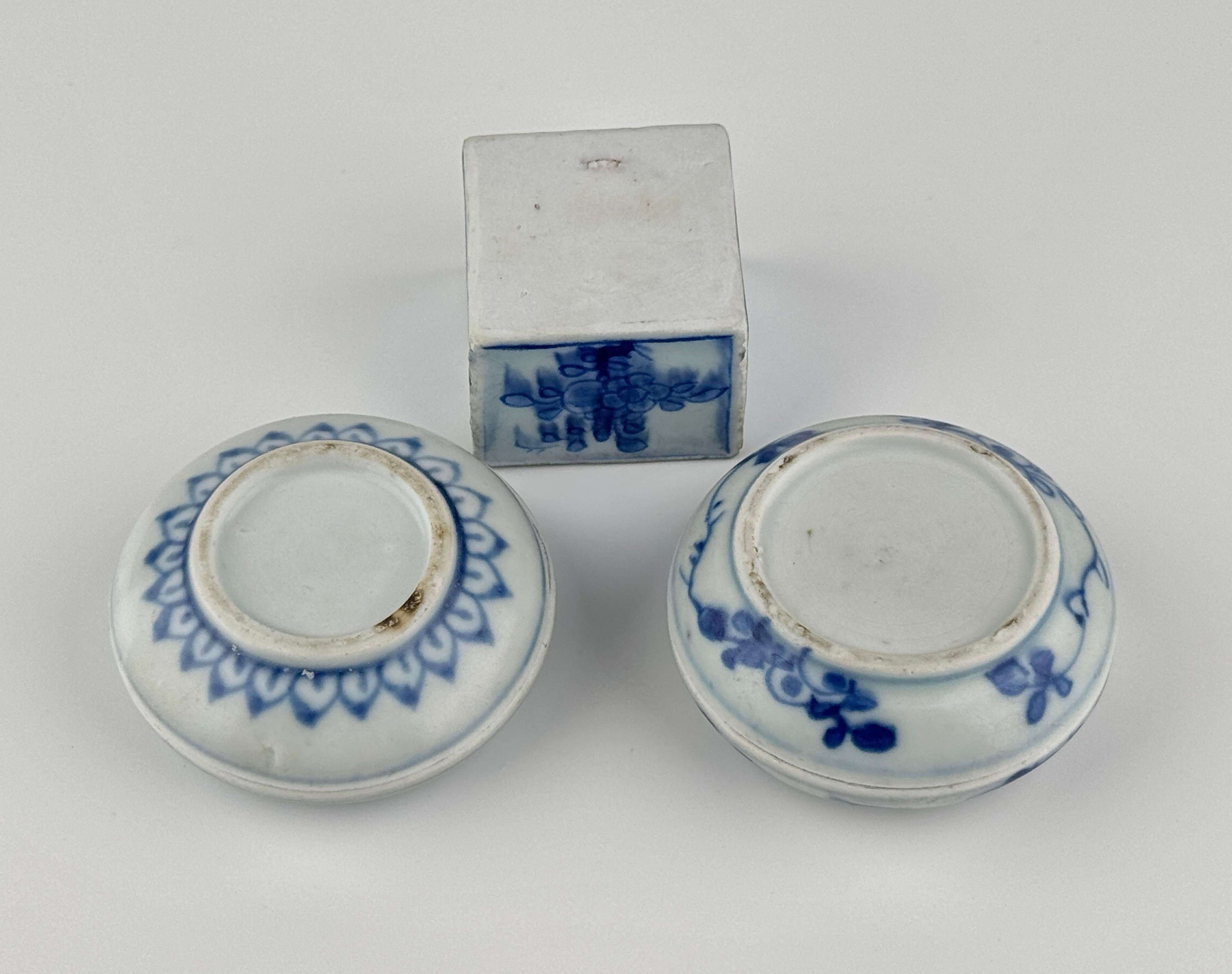Deux boîtes à cosmétiques et une boîte carrée provenant d'un navire de Mau, Dynastie Qing, époque Yongzheng en vente 2