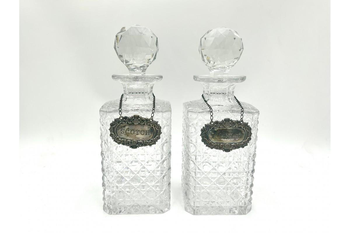 Two crystal decanters with silver emblems for whiskey (scotch) and cognac.

B & Co mark made of 925/1000 sterling silver in Birmingham, England.

Made in the 1980s. of 20th century.

Very good condition.

Measures: height with cork 26 cm,