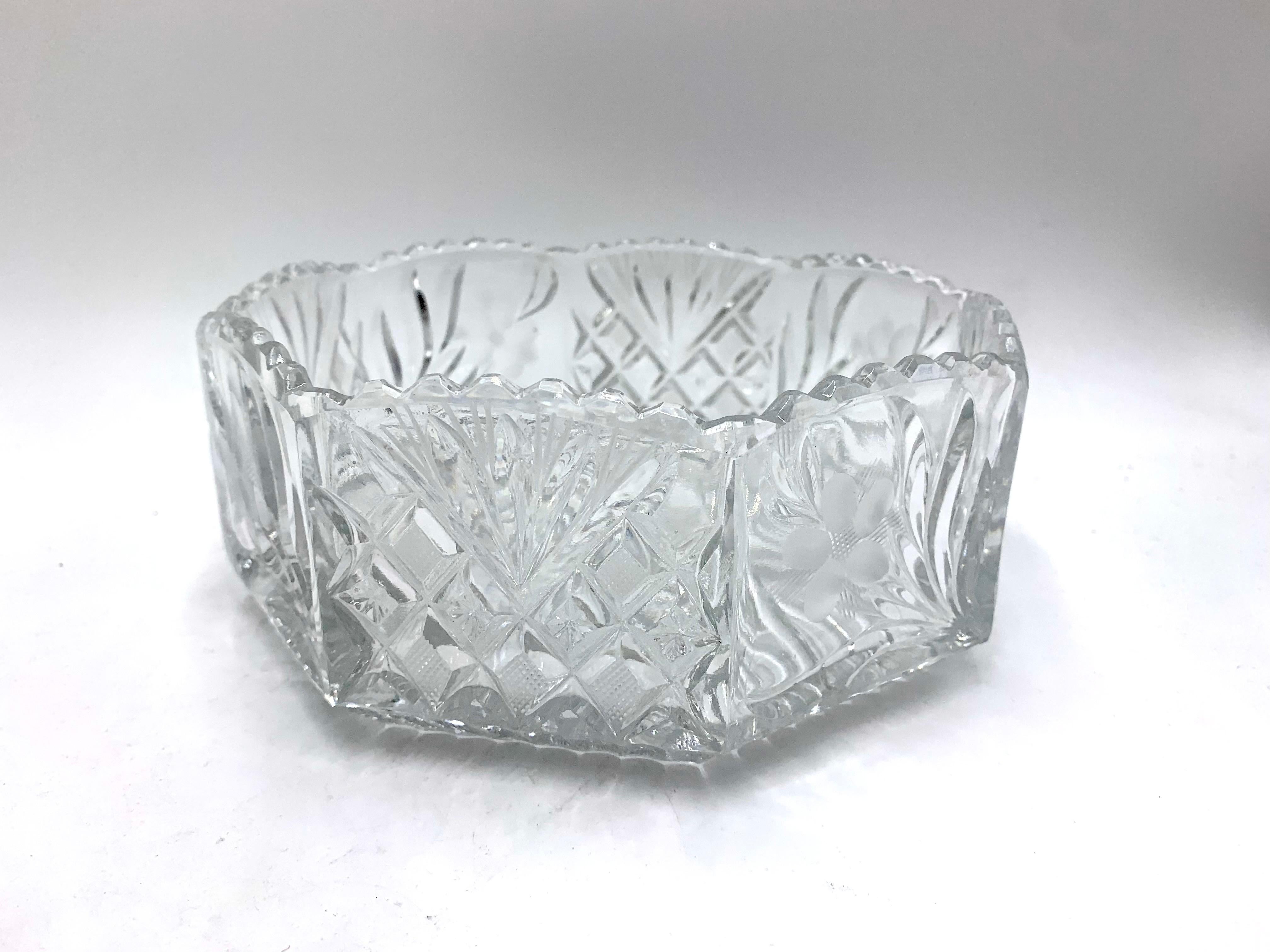 Cristal Deux bols décoratifs octogonaux en cristal, Pologne, années 1950 en vente