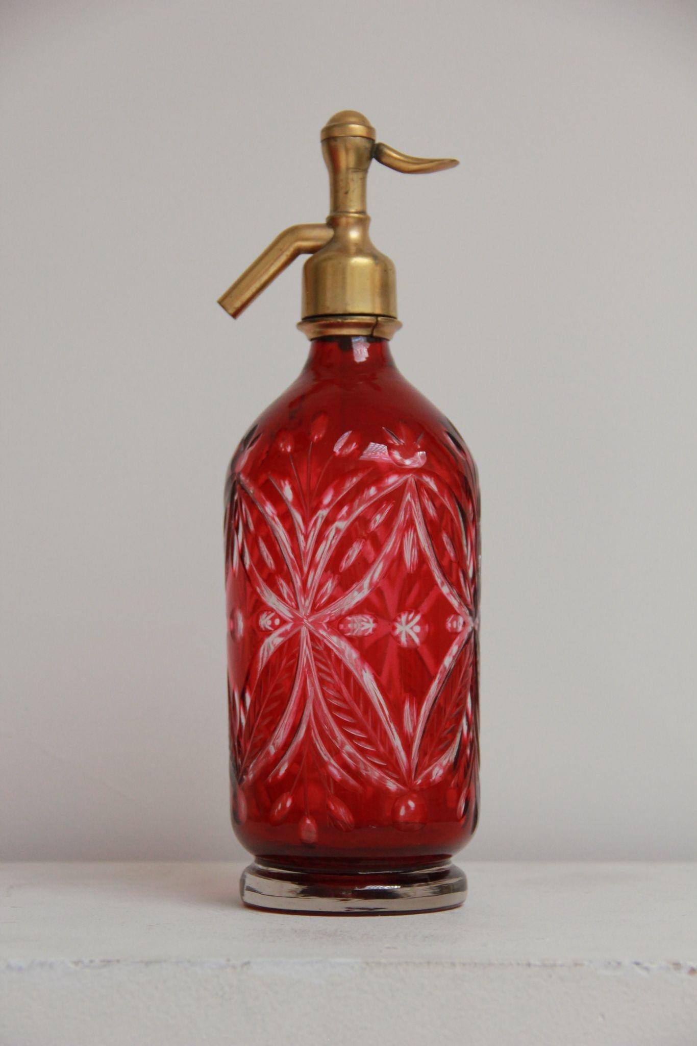 Français Deux siphons à soda en verre taillé en vente