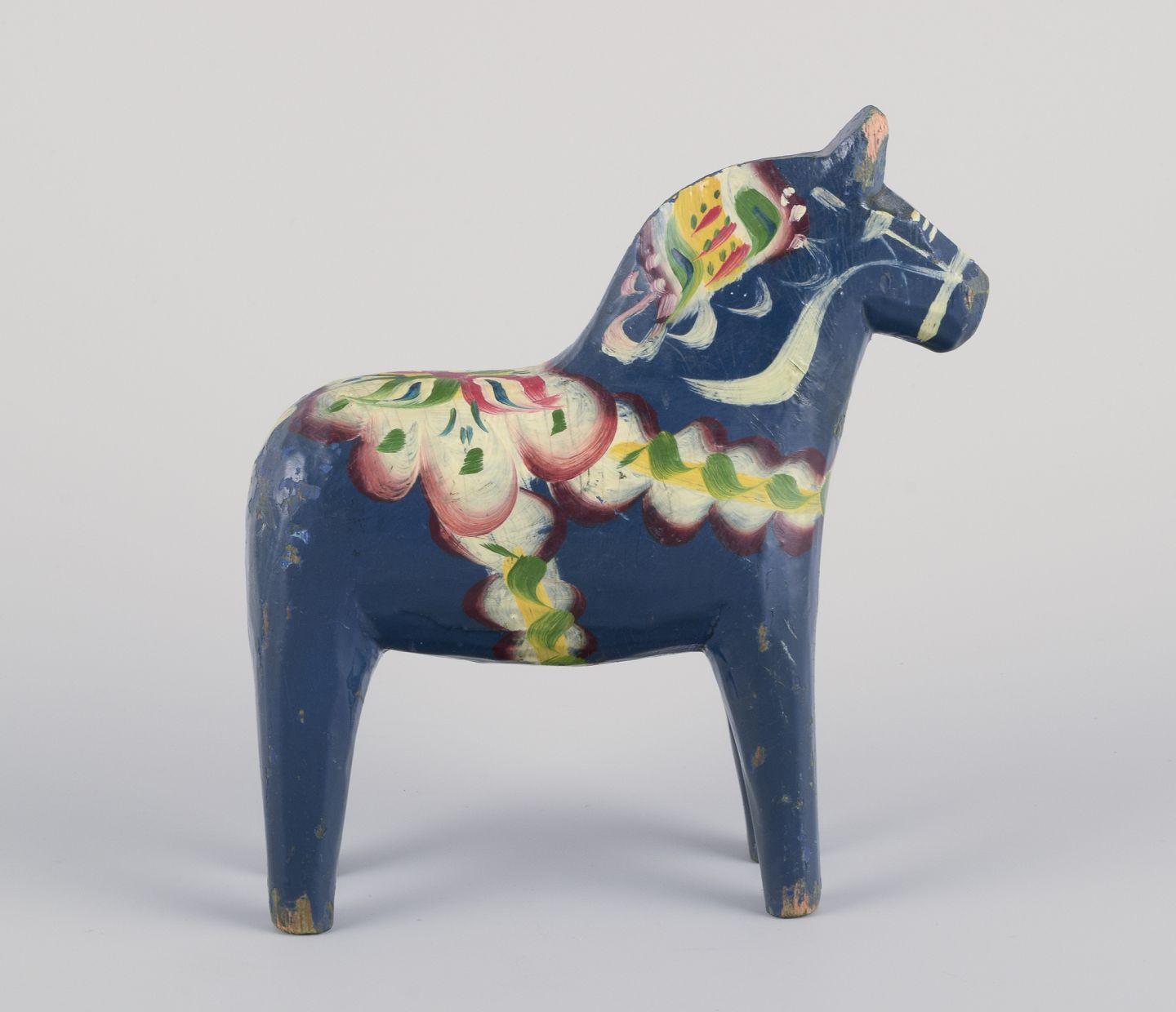 Pre-owned goods are exempt from import duties for U.S. customers. 
Therefore, no import tariffs will be applicable to your purchase.

Two Dala horses. Hand-painted with floral motifs on a blue background.
Folk art. Hand-carved.
Circa 1930s-1950s.
In