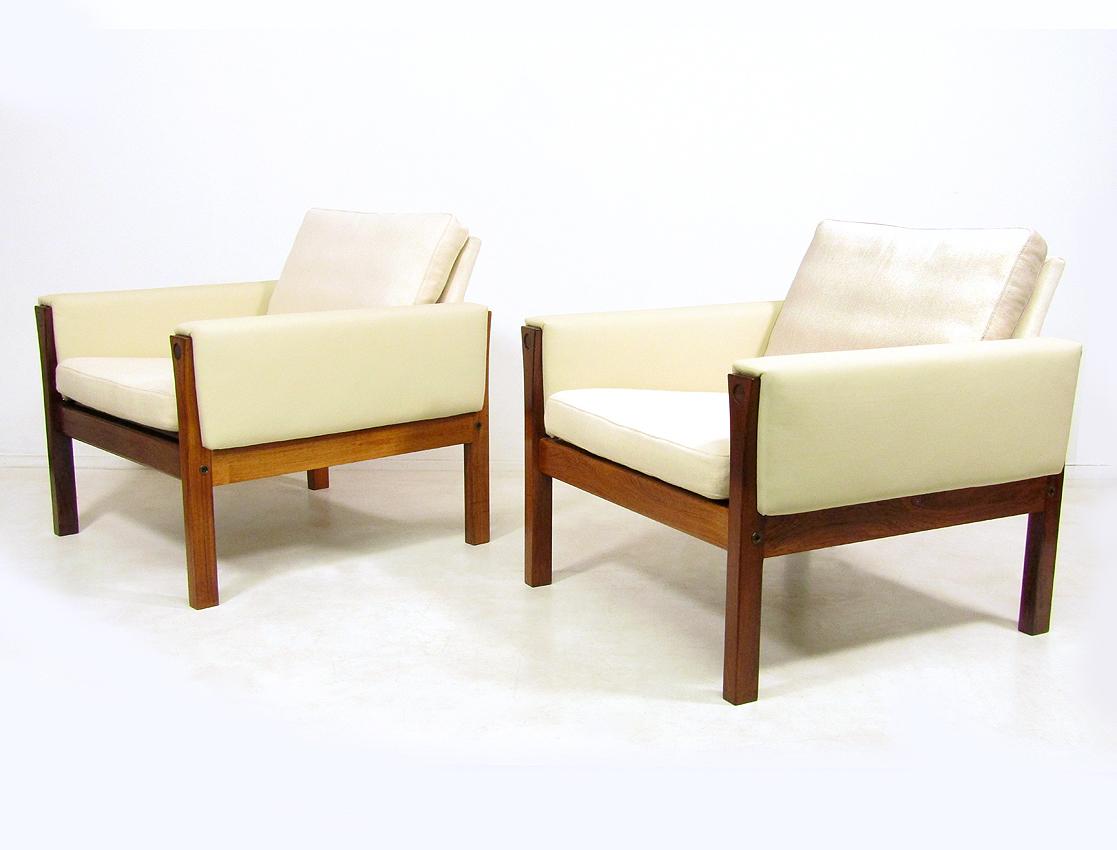 Two Danish Lounge Chairs in Rosewood & Leather by Hans Wegner, 1960s 3