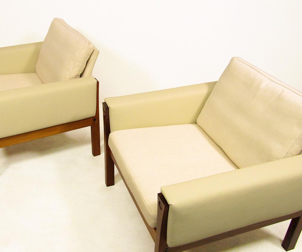Two Danish Lounge Chairs in Rosewood & Leather by Hans Wegner, 1960s 4