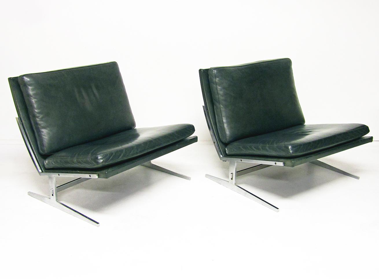 Zwei dänische BO-561-Stühle aus Leder von Preben Fabricius & Jorgen Kastholm (Moderne der Mitte des Jahrhunderts) im Angebot
