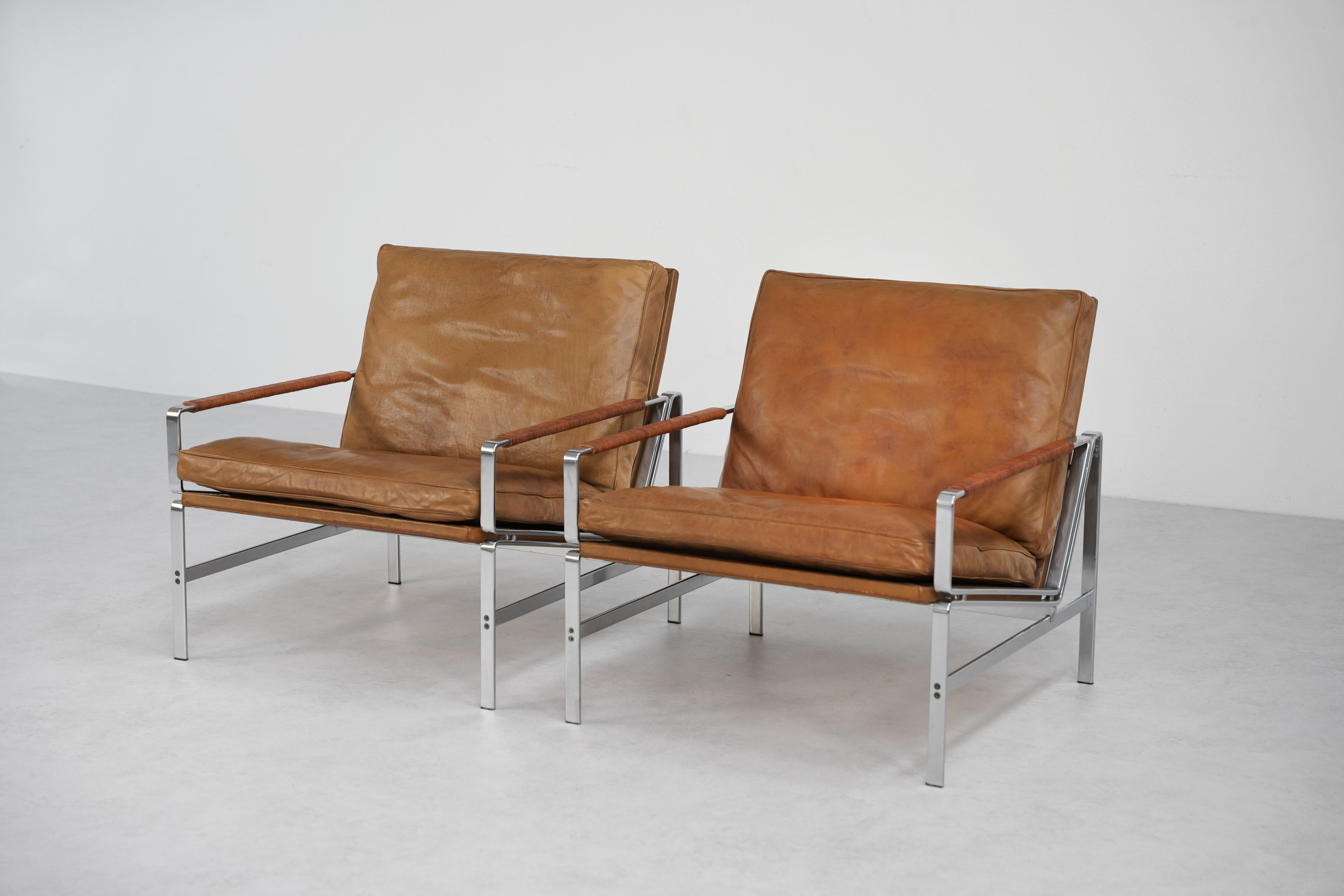 Two Danish Lounge Chairs 6720 by Fabricius & Kastholm for Kill International For Sale 1