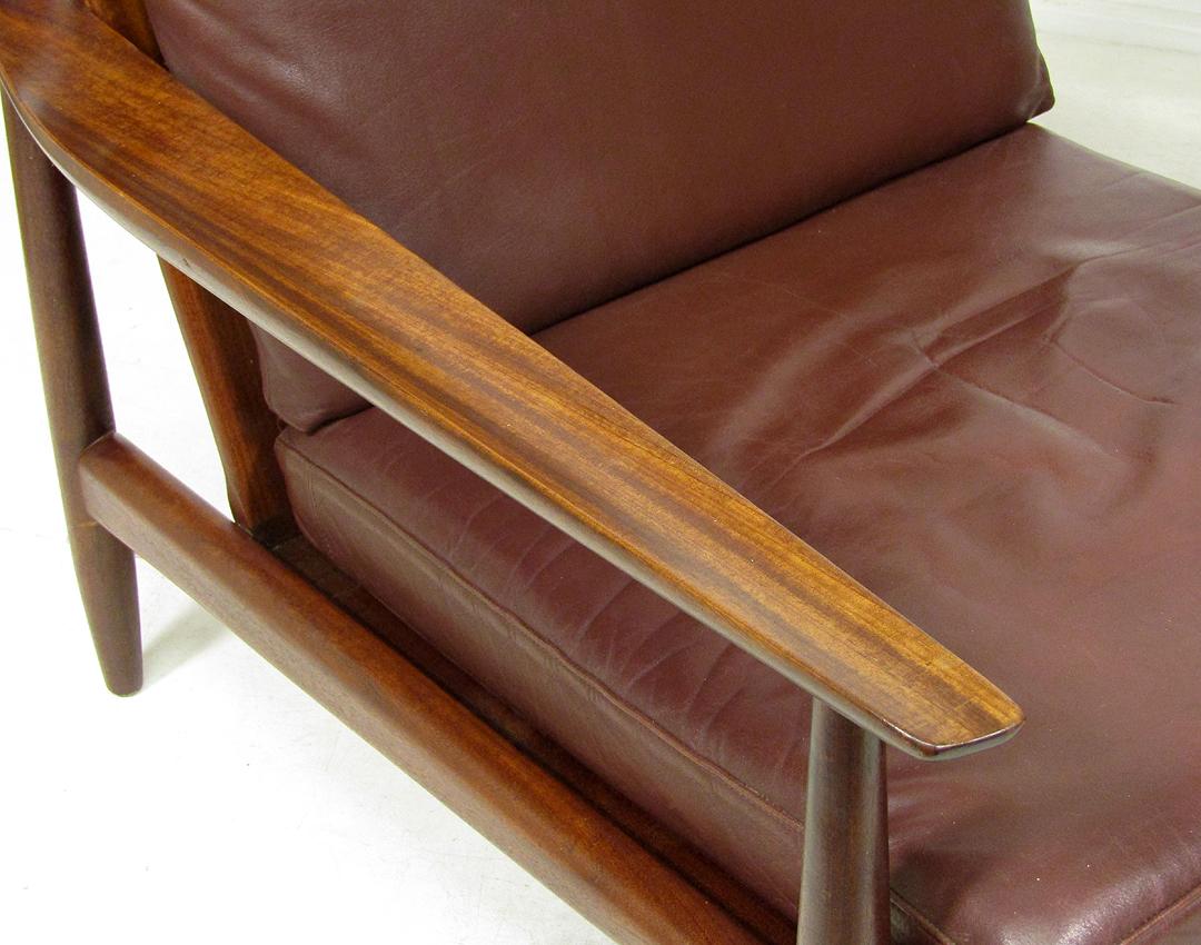 Mid-20th Century Two Danish Lounge Chairs in Mahogany and Leather by Arne Vodder