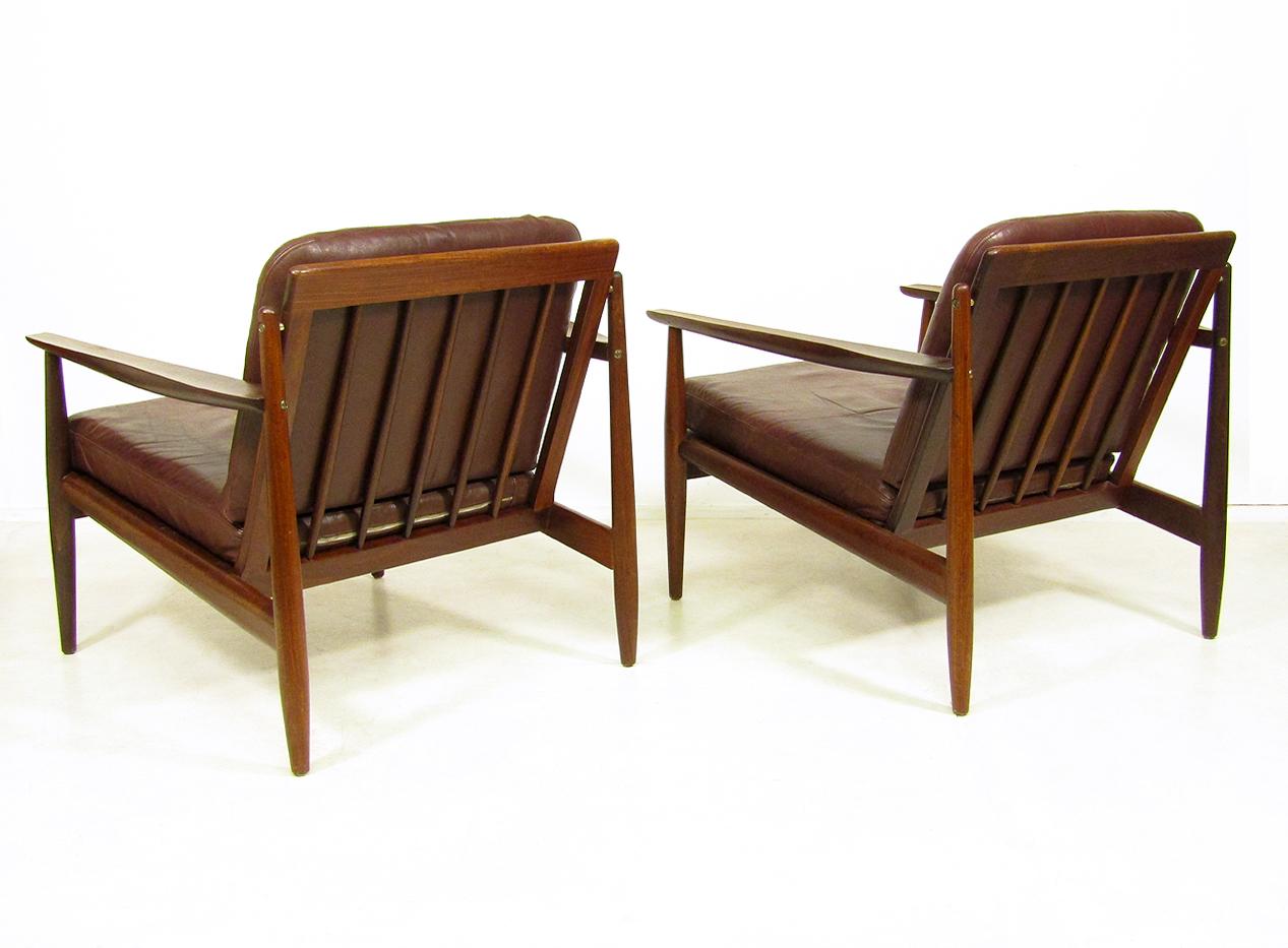 Two Danish Lounge Chairs in Mahogany and Leather by Arne Vodder 1