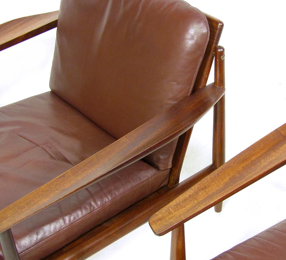 Two Danish Lounge Chairs in Mahogany and Leather by Arne Vodder 3