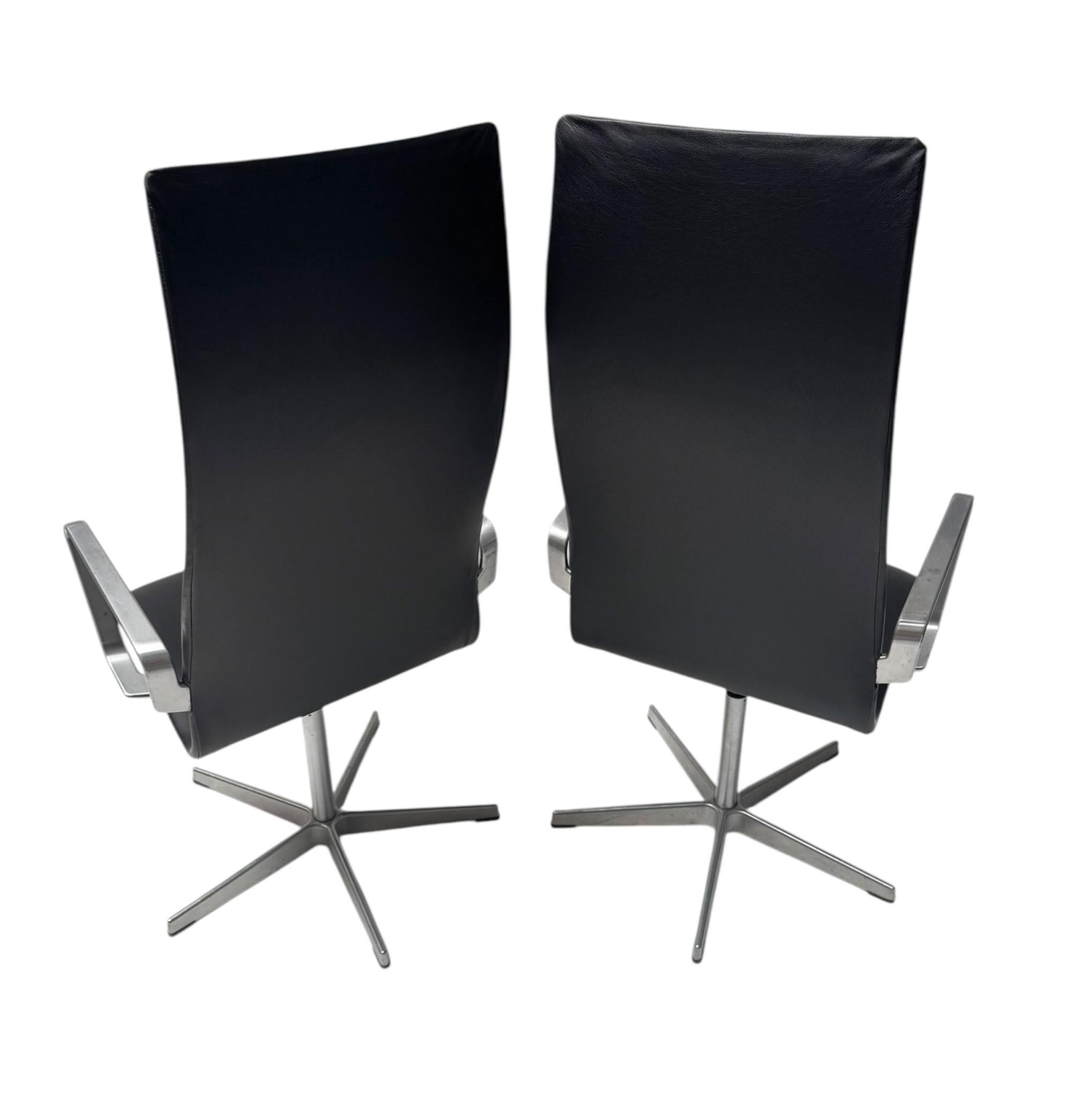 Two Danish Modern Highback Oxford Chairs by Arne Jacobsen for Fritz Hansen, 2004 For Sale 4