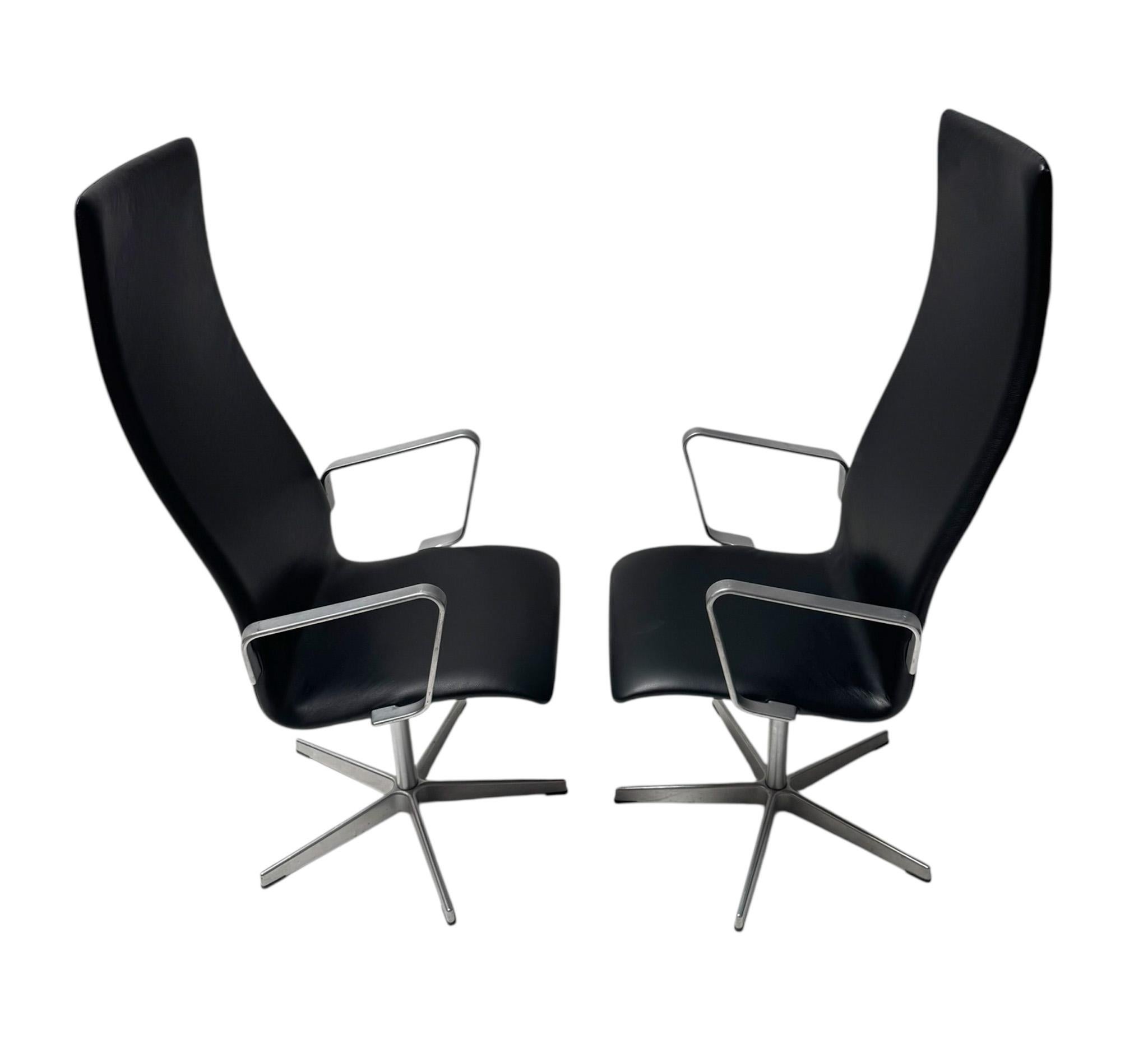 Two Danish Modern Highback Oxford Chairs by Arne Jacobsen for Fritz Hansen, 2004 For Sale 5