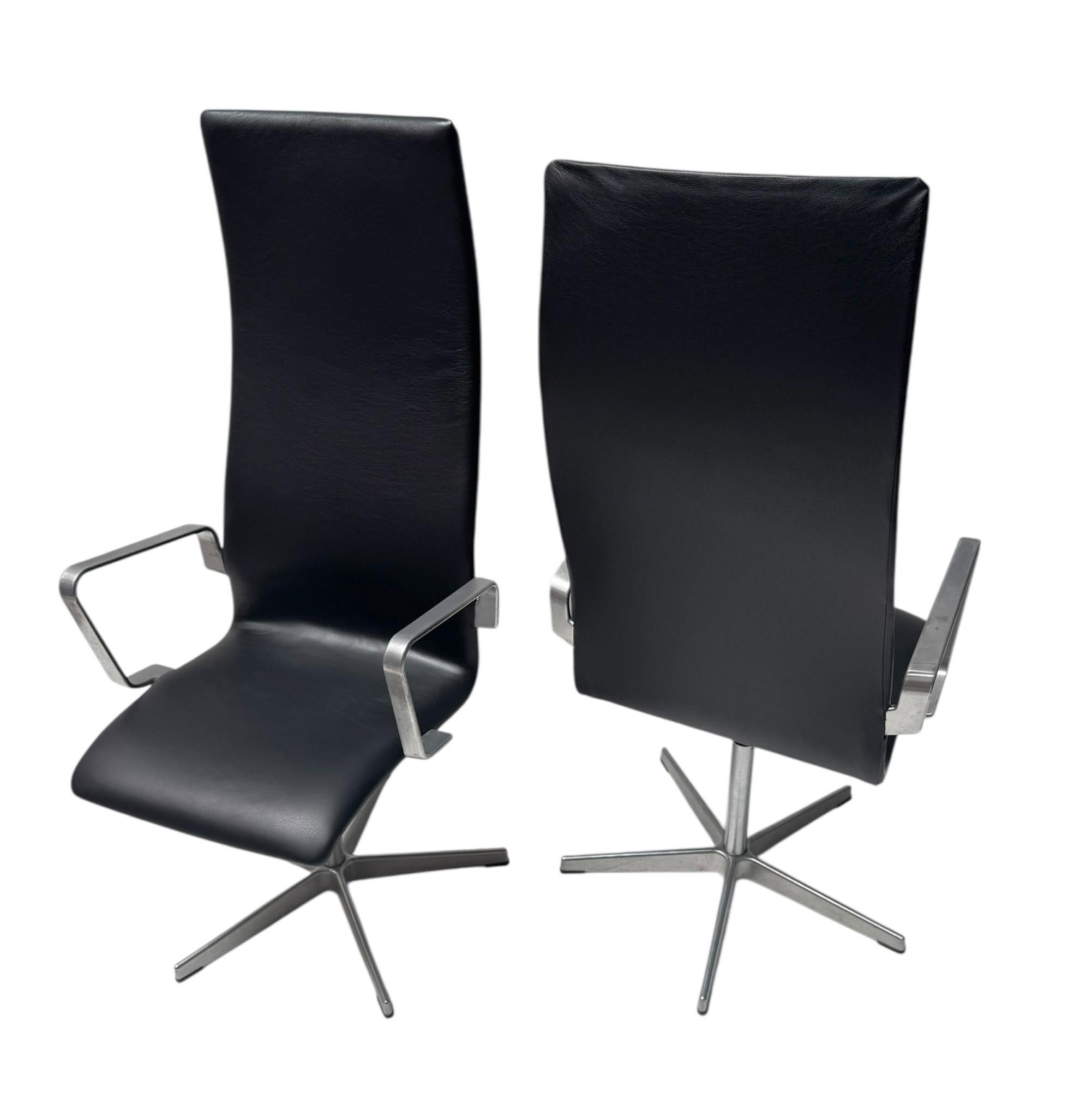 Two Danish Modern Highback Oxford Chairs by Arne Jacobsen for Fritz Hansen, 2004 For Sale 3