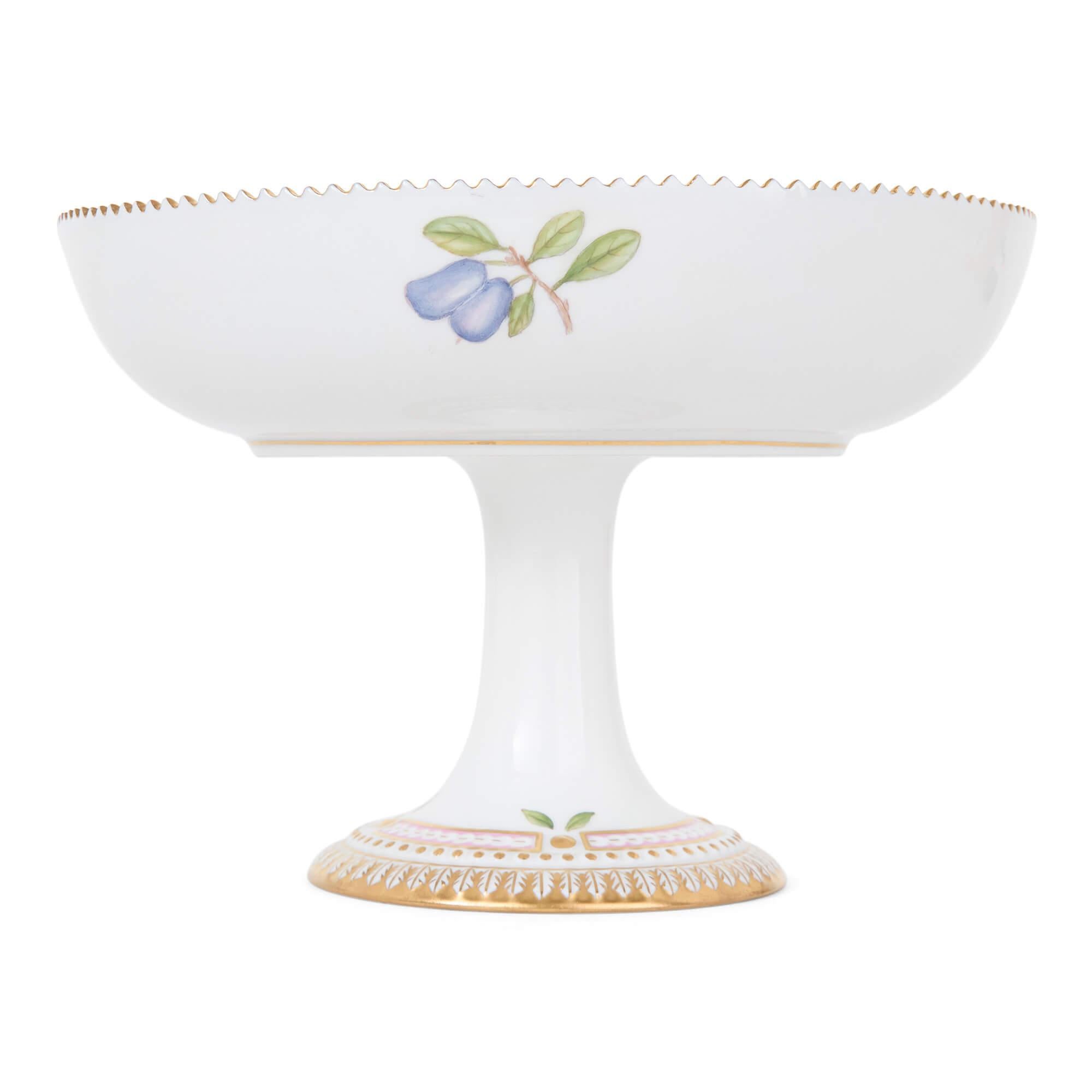 Zwei dänische Porzellan Flora Danica Handbemalte Kompottständer Royal Copenhagen (Rokoko) im Angebot