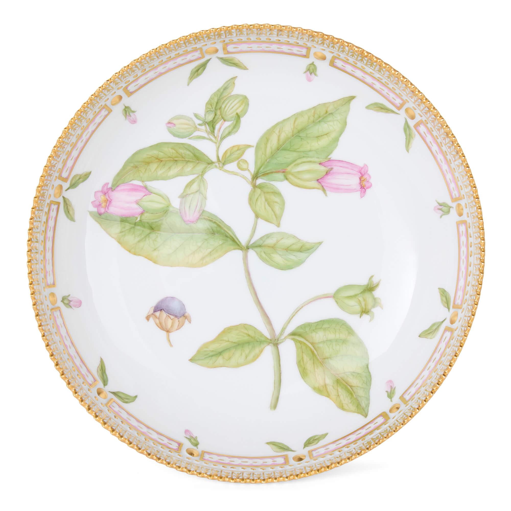 Zwei dänische Porzellan Flora Danica Handbemalte Kompottständer Royal Copenhagen (Vergoldet) im Angebot