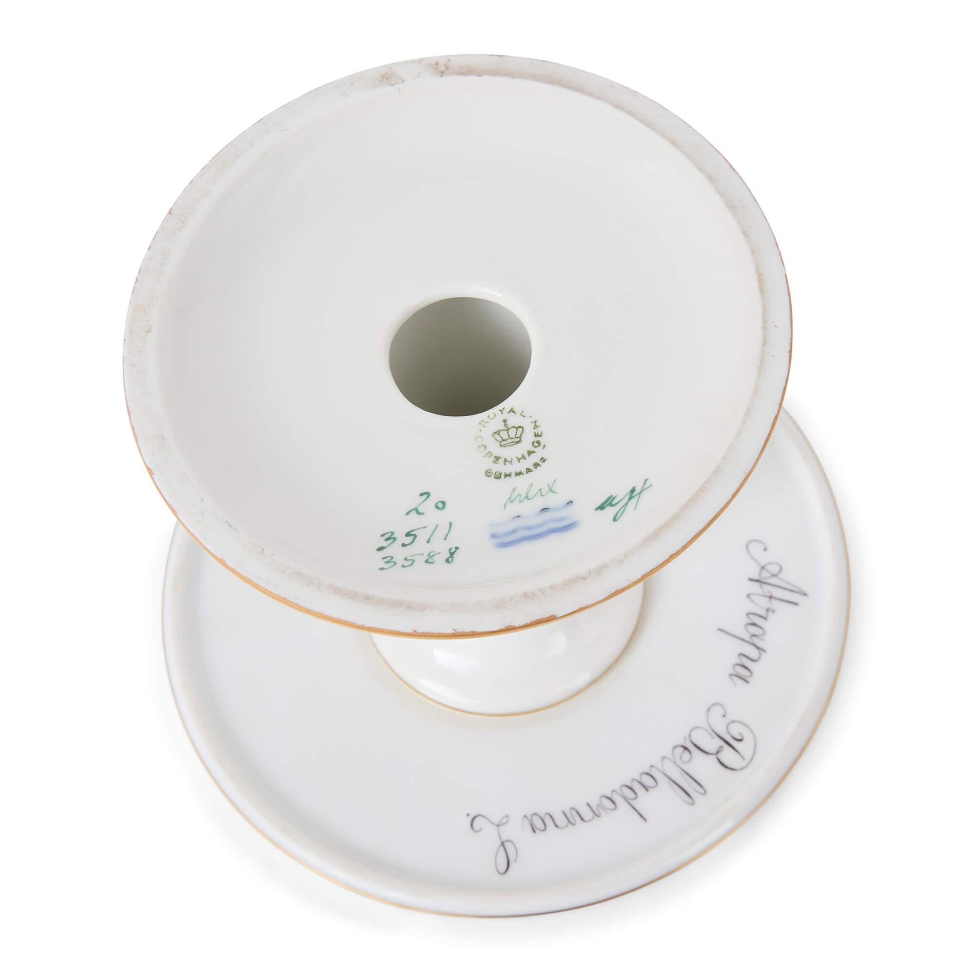 Zwei dänische Porzellan Flora Danica Handbemalte Kompottständer Royal Copenhagen (20. Jahrhundert) im Angebot