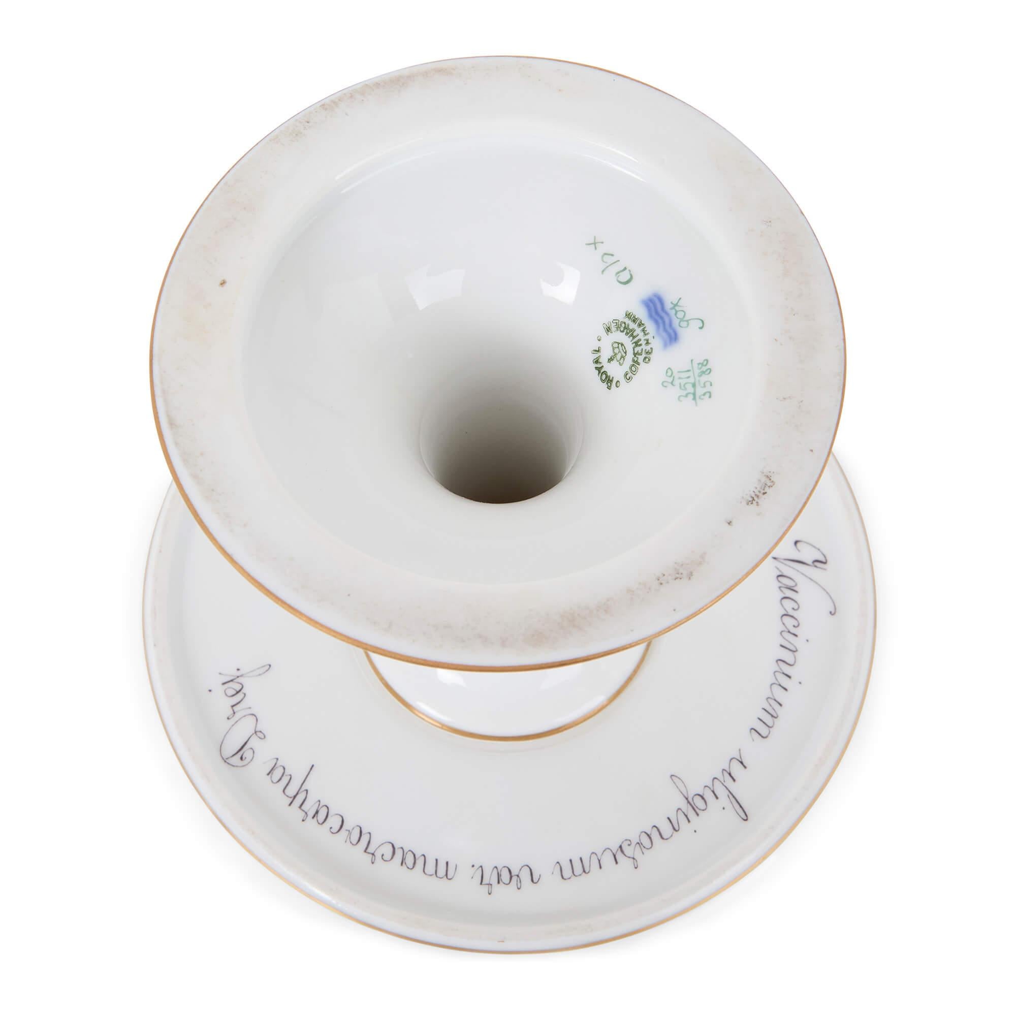 Zwei dänische Porzellan Flora Danica Handbemalte Kompottständer Royal Copenhagen im Angebot 1