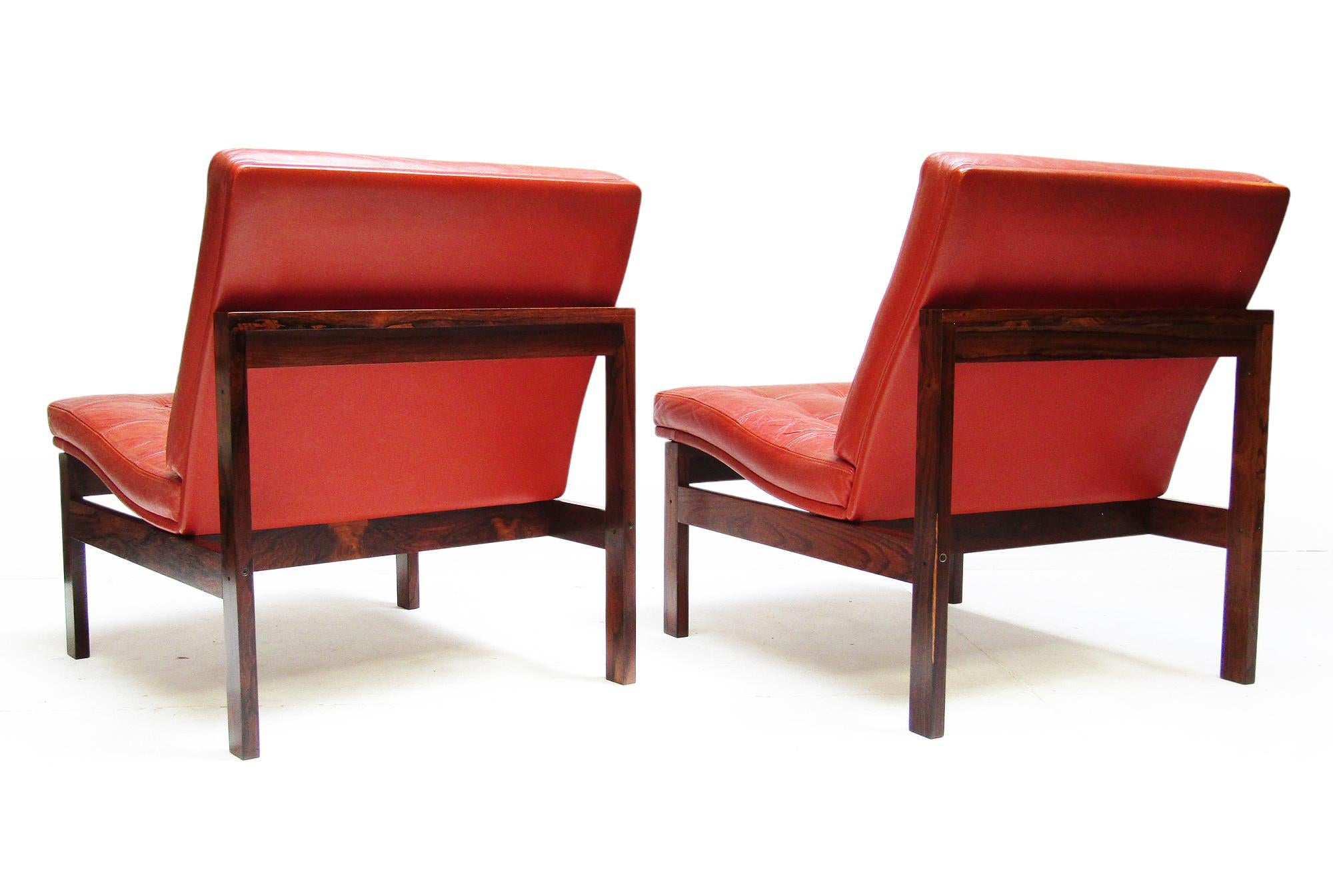 A pair of Danish lounge chairs by Ole Knudsen for France & Son, circa 1960.

The richly figured rosewood frames are beautifully constructed with finger joints. They are upholstered in their original dark red leather.

A versatile modular design,