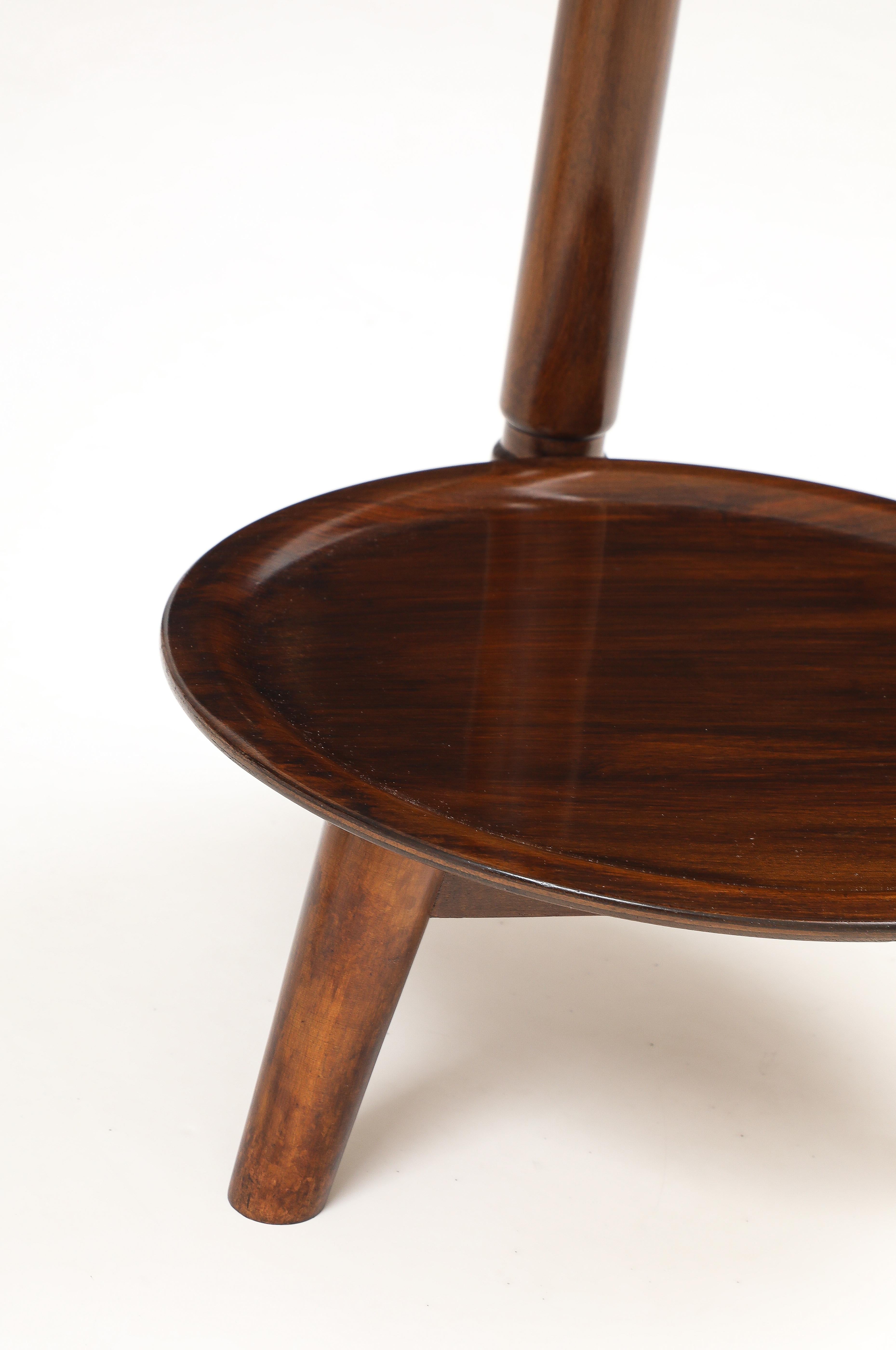 Scandinavo moderno Due tavolini danesi a due piani prodotti da Edmund Jørgensen, CIRCA 1960 in vendita