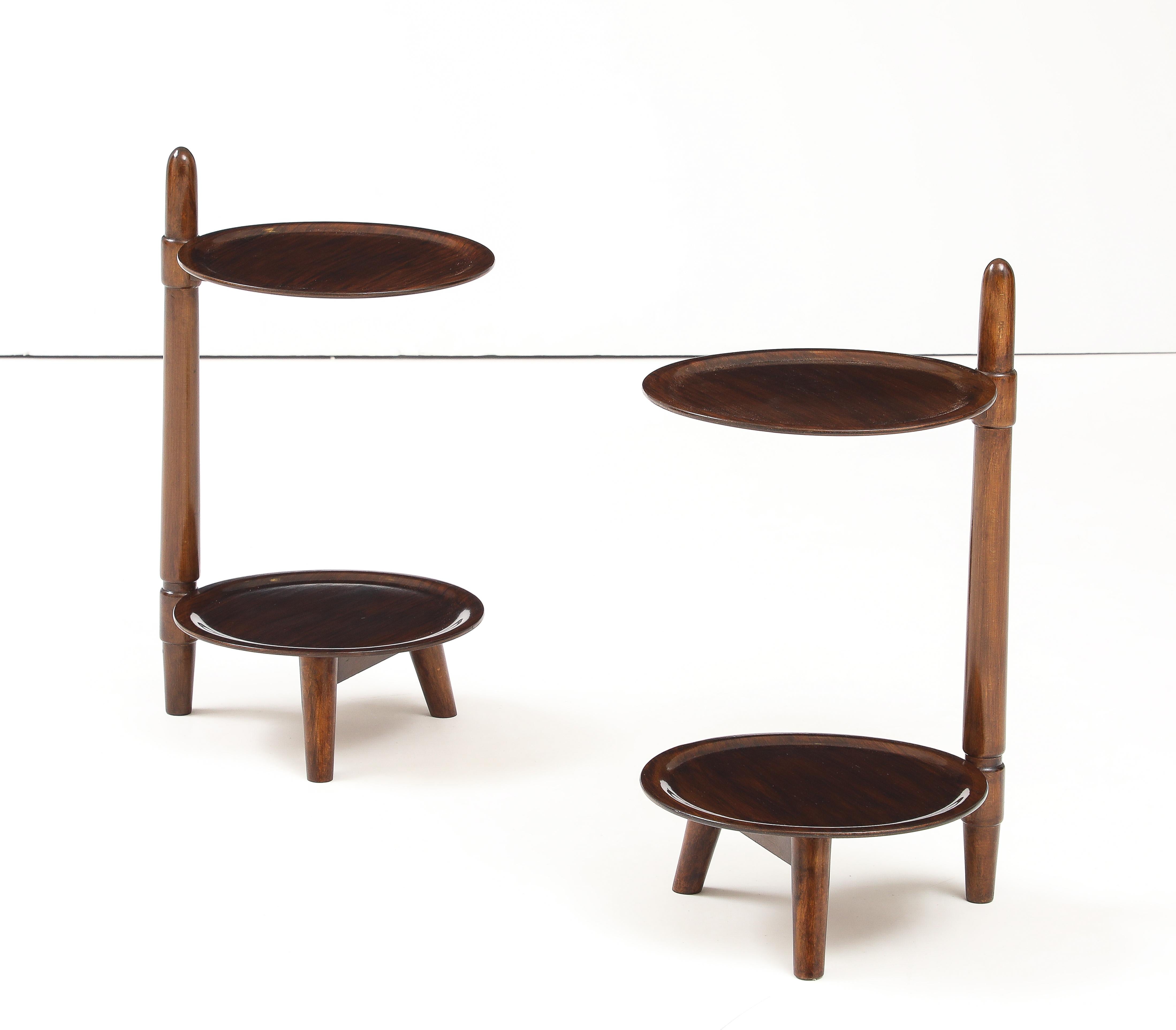 Due tavolini danesi a due piani prodotti da Edmund Jørgensen, CIRCA 1960 In condizioni buone in vendita a New York, NY