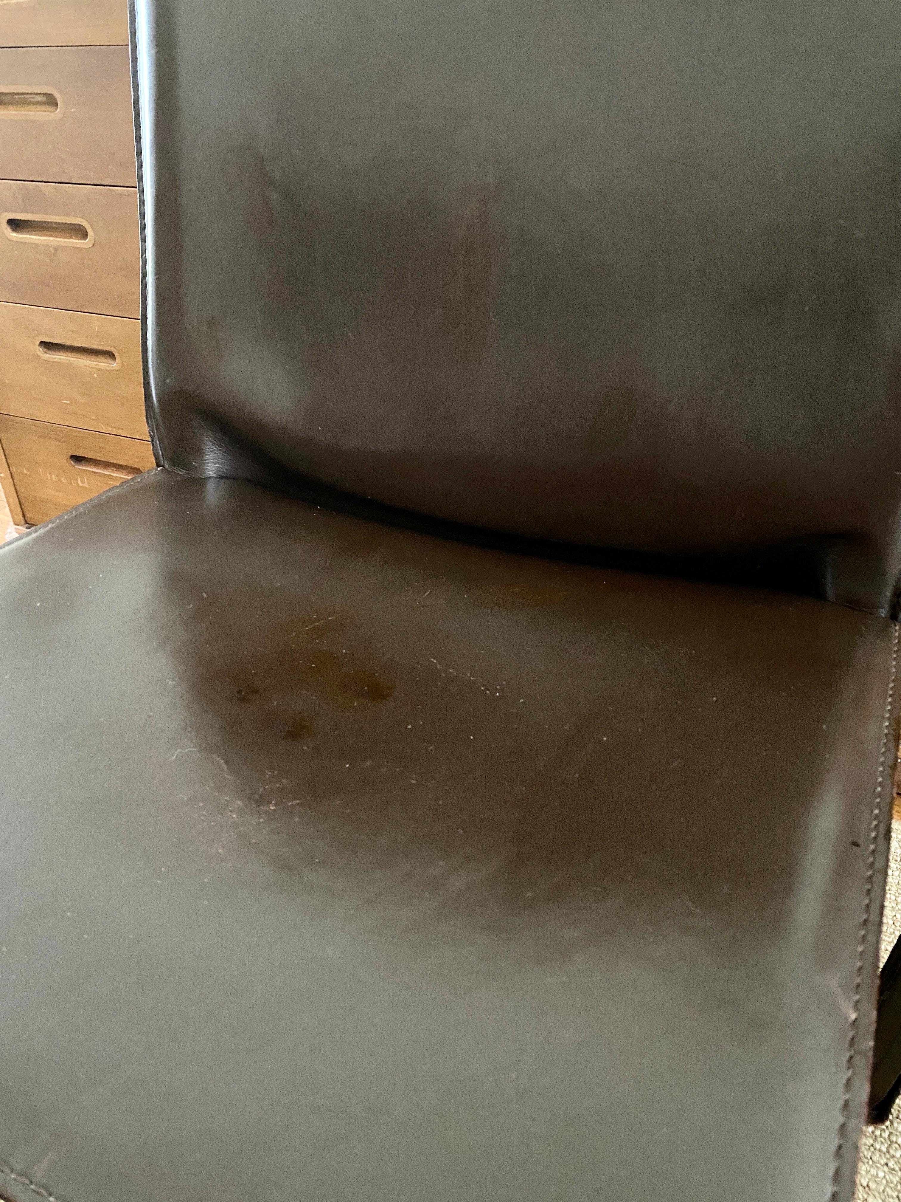 Zwei dunkelbraune CAB 412 Stühle Entworfen von Mario Bellini für Cassina im Angebot 4