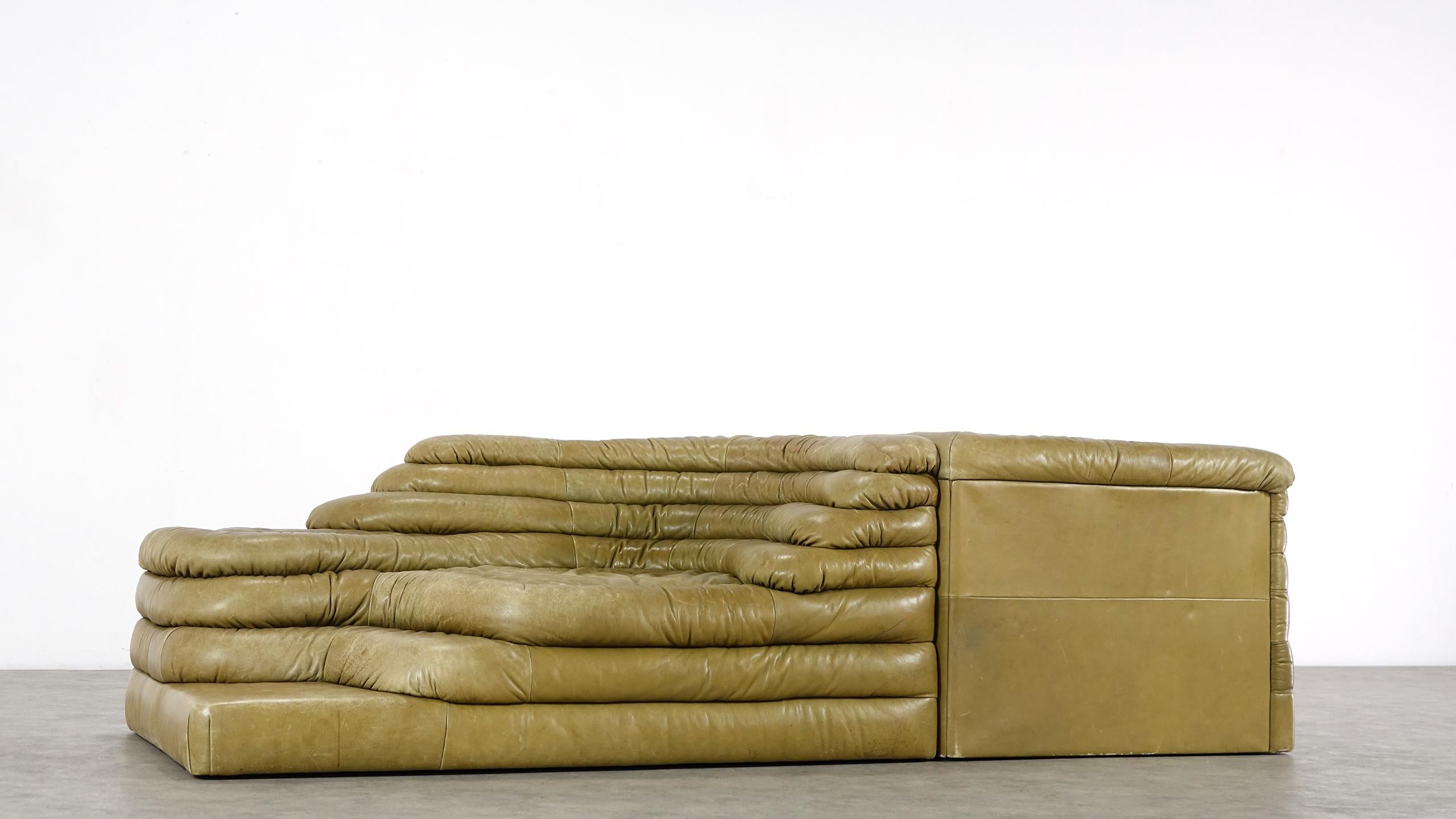 Two De Sede, Terrazza Sofa, Green Leather by Ubald Klug & Ueli Berger in 1972 2