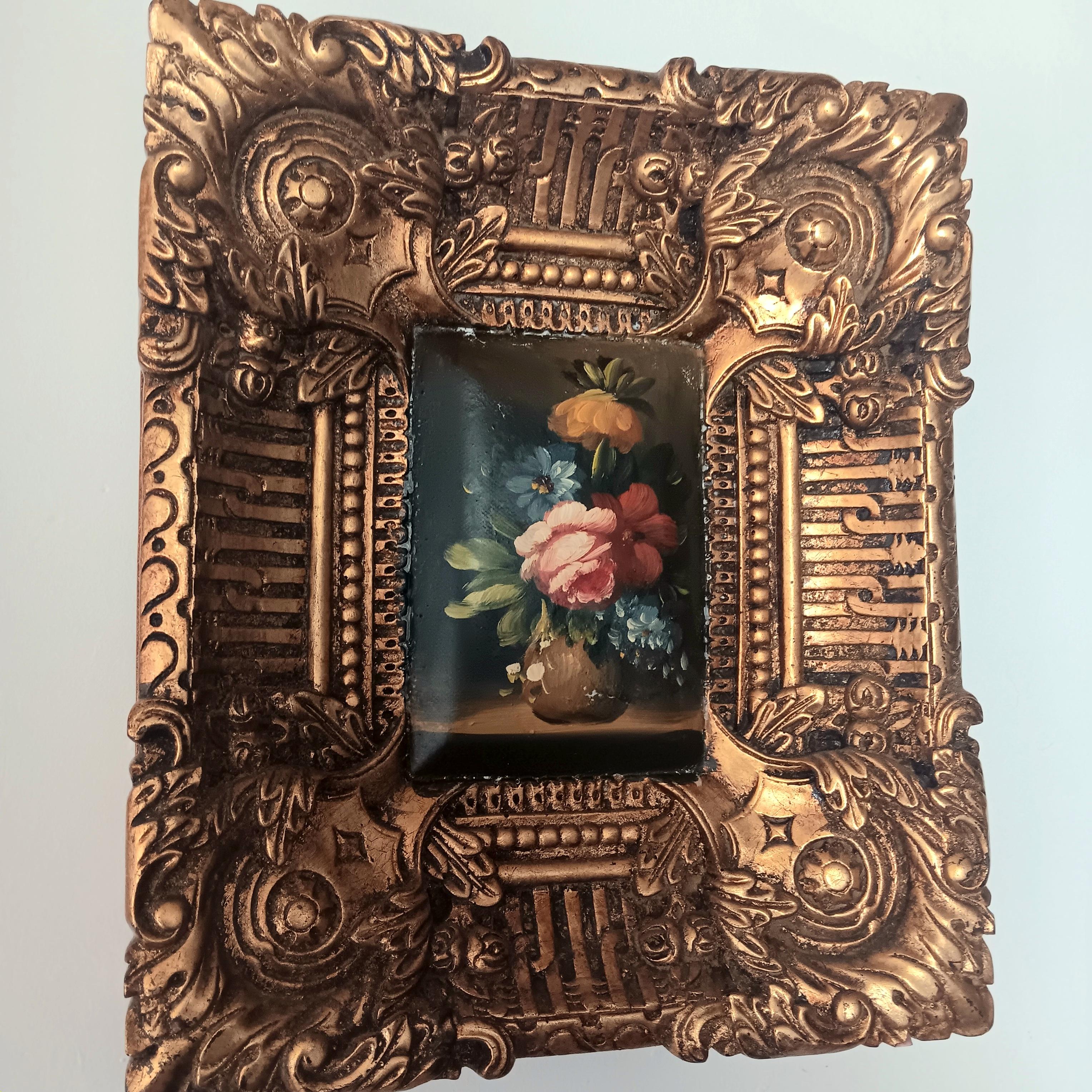 Dekorative goldene Barockrahmen im Barockstil mit Blumenstrauß im Angebot 13