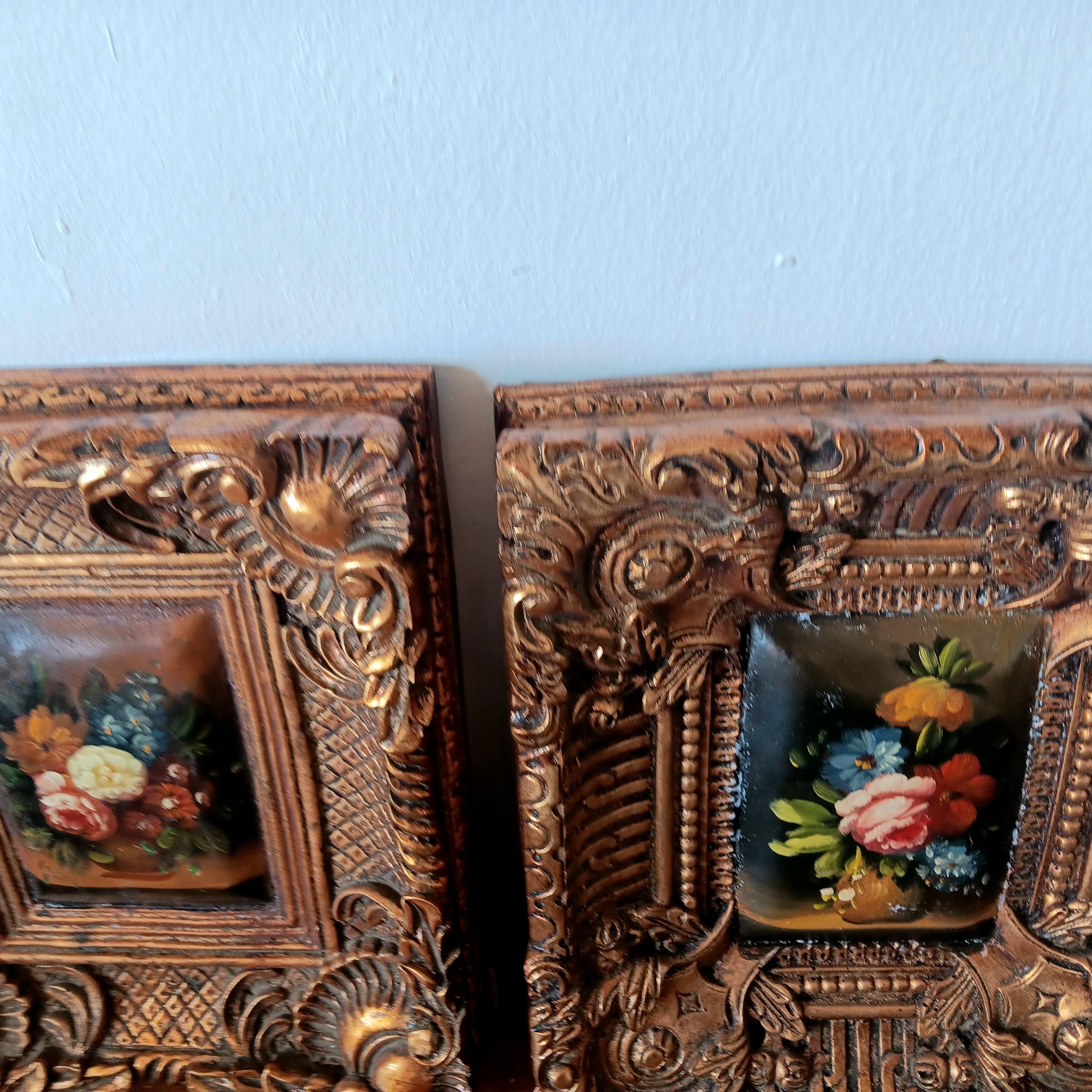 Dekorative goldene Barockrahmen im Barockstil mit Blumenstrauß im Angebot 2