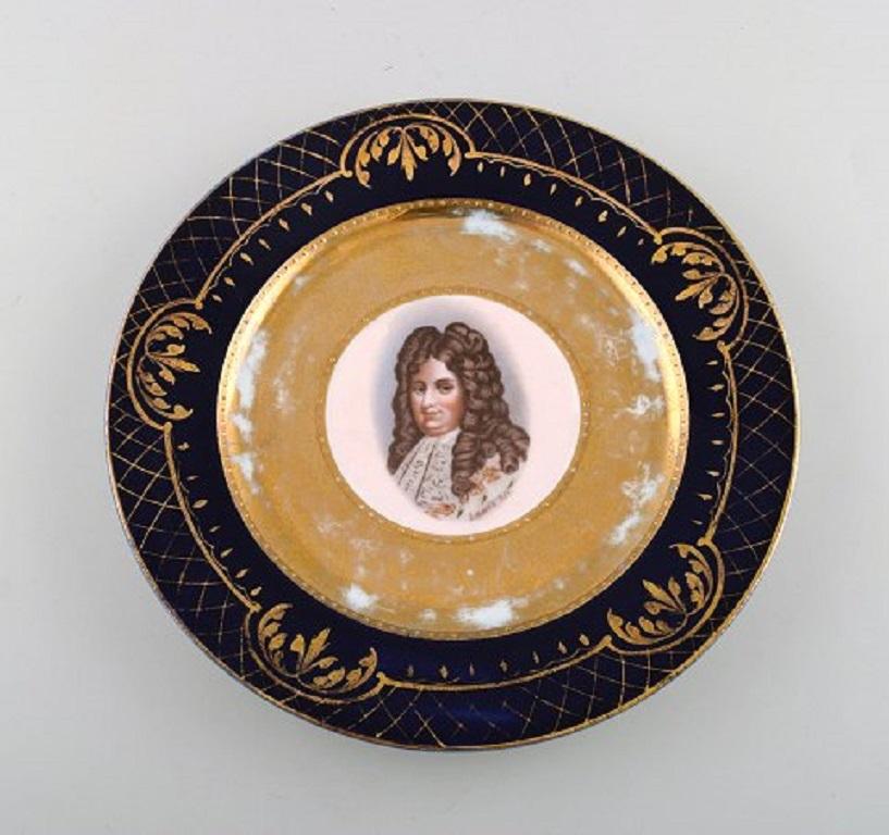 Two decorative plates in hand painted porcelain with gold decoration. Motifs of Louis XIV and Madame Récamier. Vienna, circa 1900.
In good condition with wear.
Diameter: 24 cm.
Stamped.
  